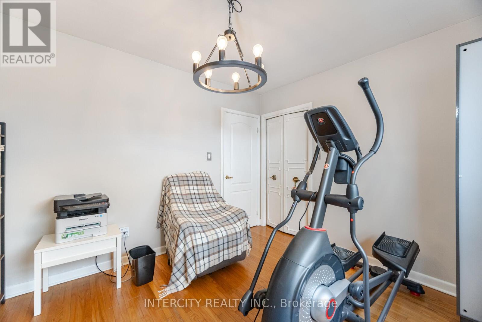 31 Munhall Road, Toronto, Ontario  M6P 1R2 - Photo 29 - W12591586