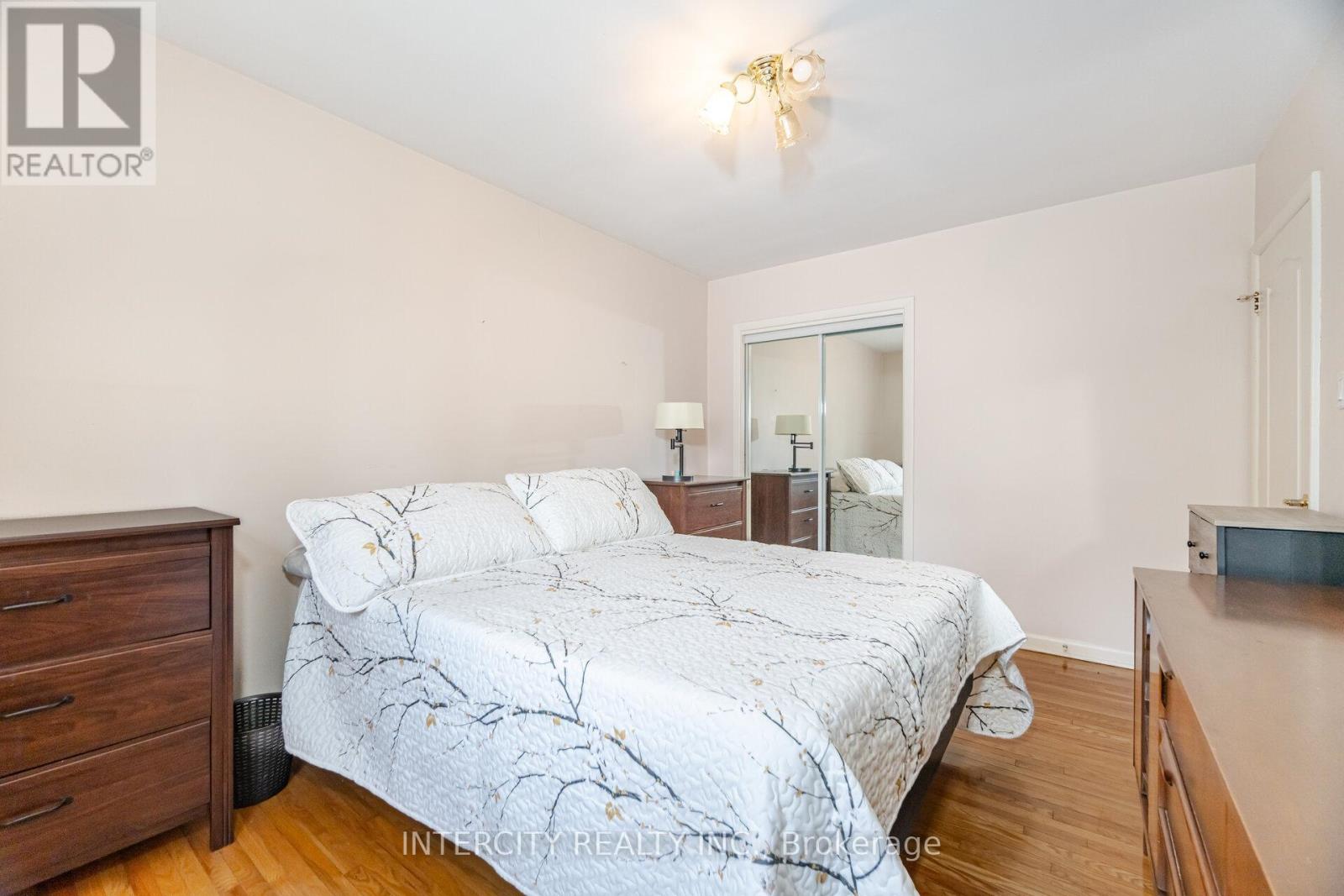 31 Munhall Road, Toronto, Ontario  M6P 1R2 - Photo 25 - W12591586