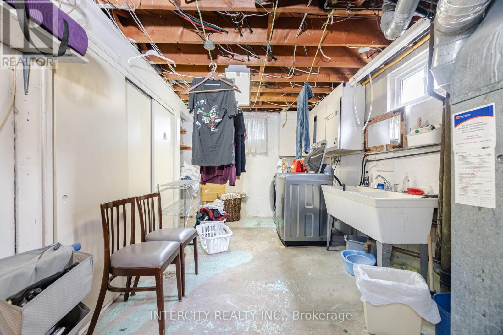 31 Munhall Road, Toronto, Ontario  M6P 1R2 - Photo 44 - W12591586