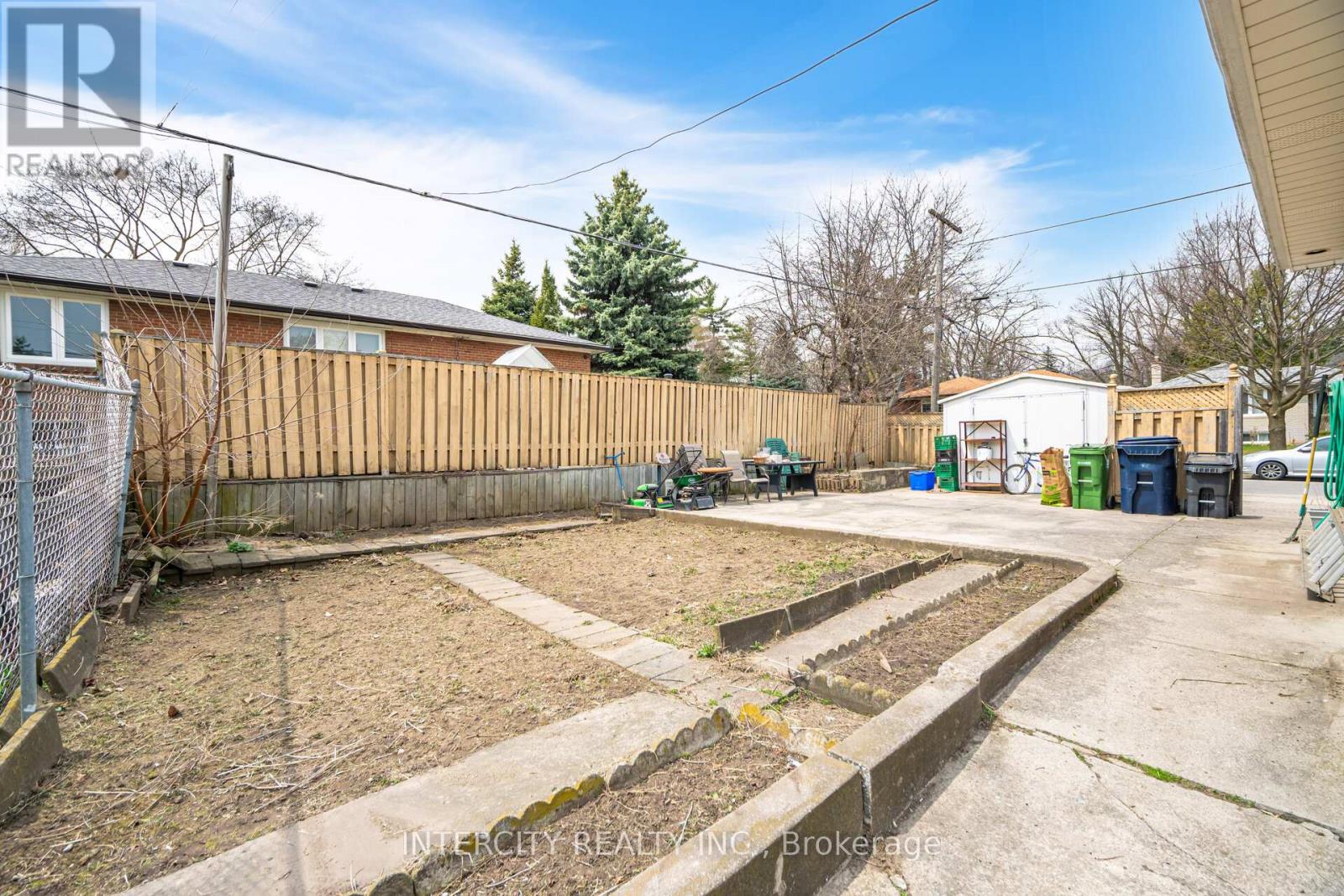 31 Munhall Road, Toronto, Ontario  M6P 1R2 - Photo 46 - W12591586
