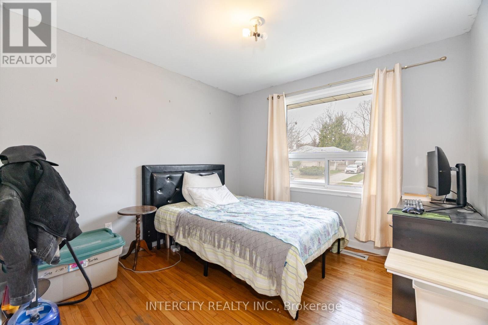 31 Munhall Road, Toronto, Ontario  M6P 1R2 - Photo 26 - W12591586