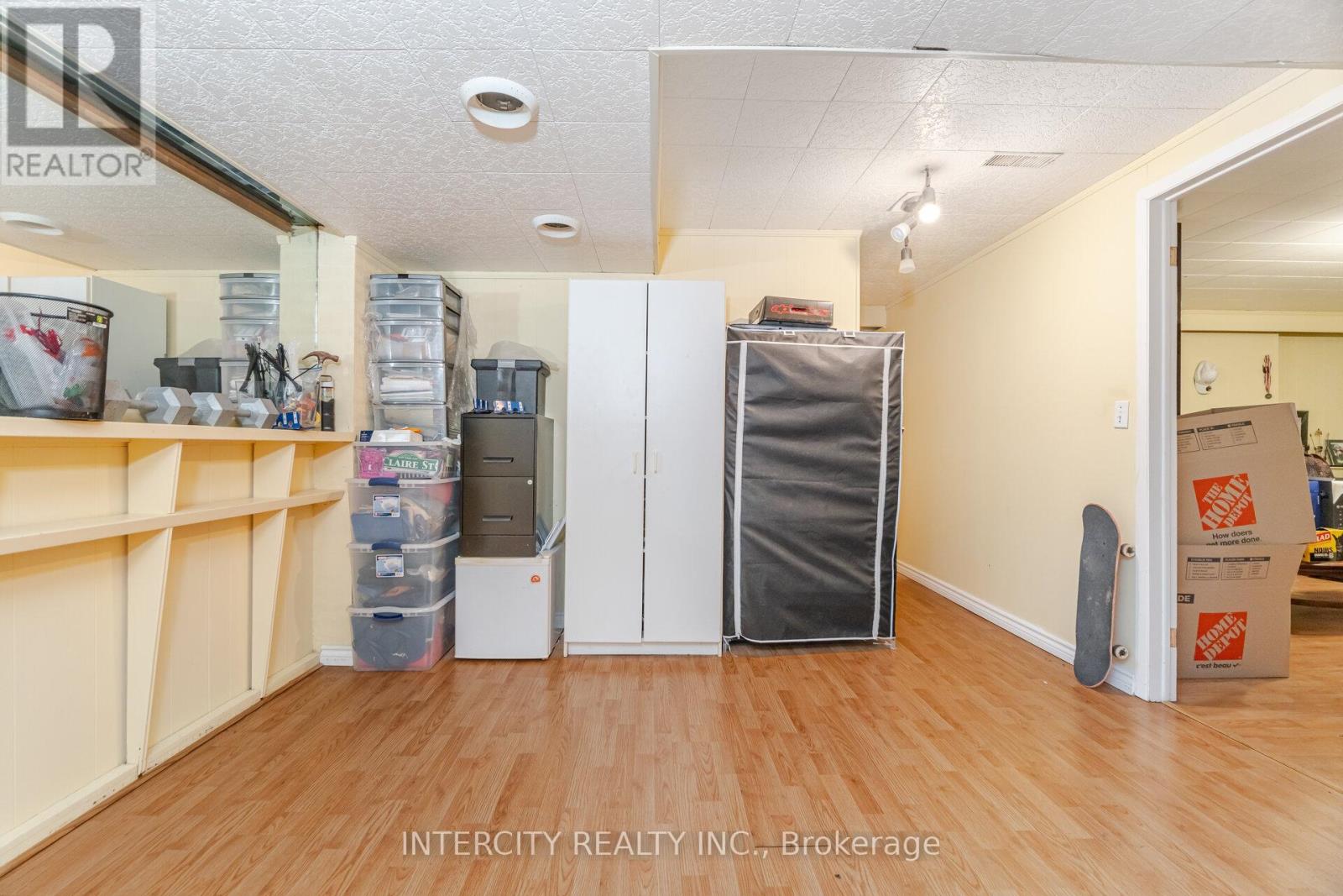 31 Munhall Road, Toronto, Ontario  M6P 1R2 - Photo 33 - W12591586