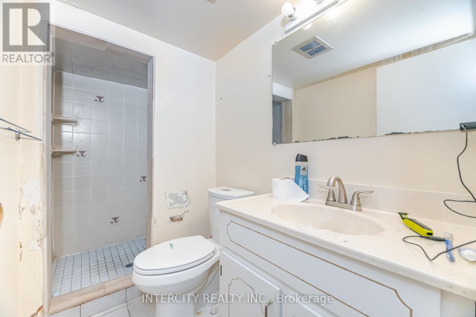 31 Munhall Road, Toronto, Ontario  M6P 1R2 - Photo 40 - W12591586