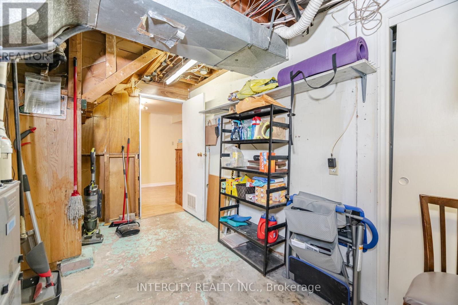 31 Munhall Road, Toronto, Ontario  M6P 1R2 - Photo 45 - W12591586