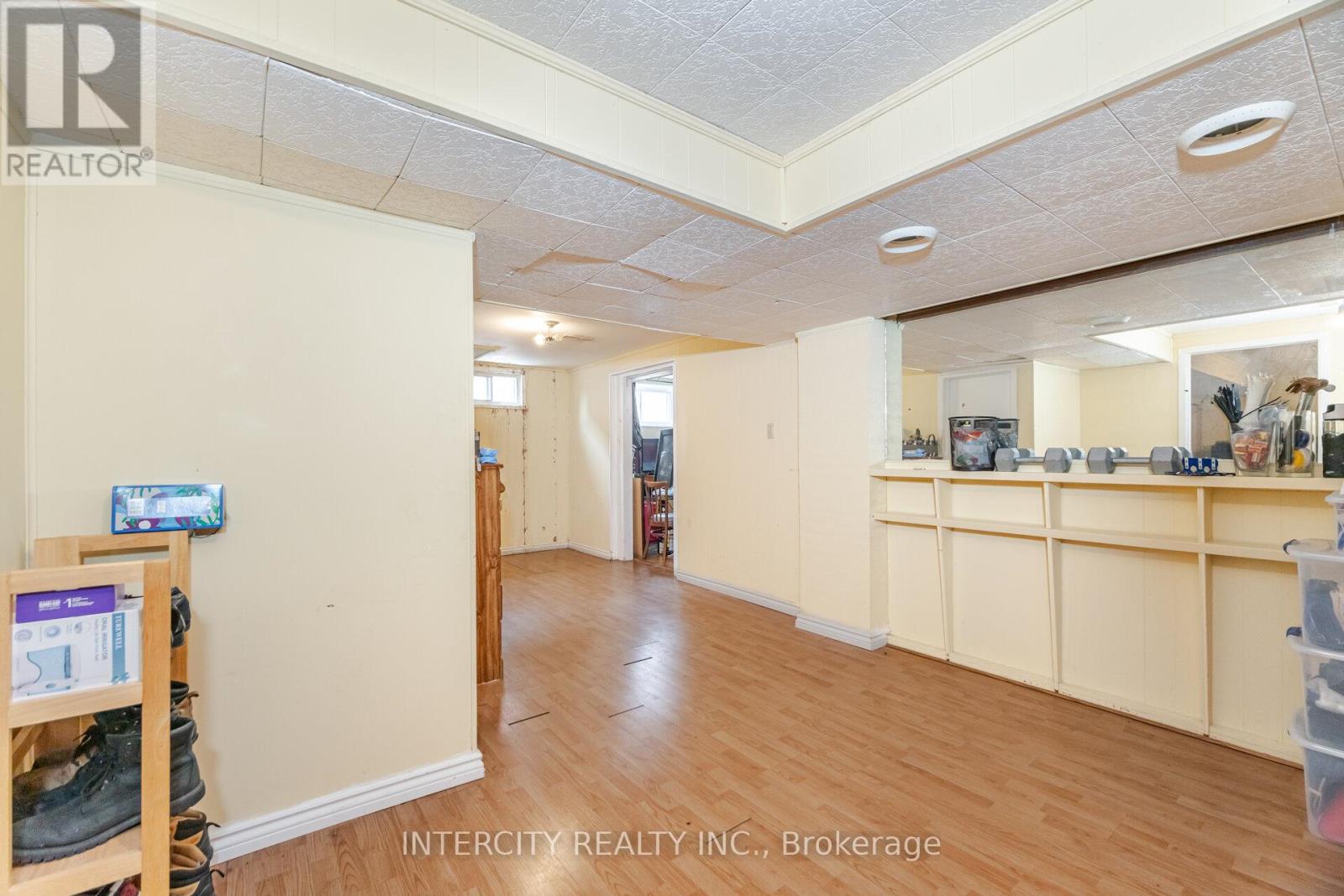 31 Munhall Road, Toronto, Ontario  M6P 1R2 - Photo 34 - W12591586