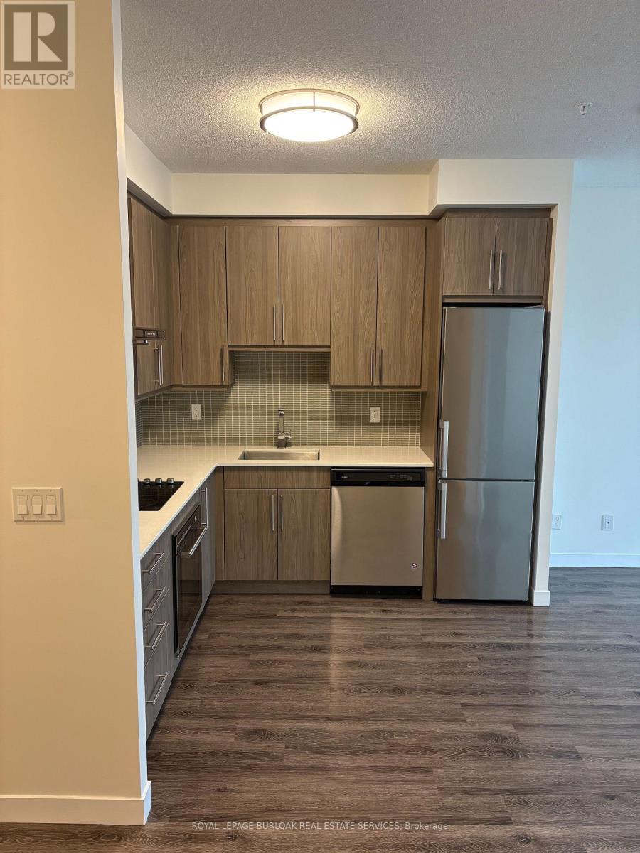 2007 - 2081 Fairview Street, Burlington, Ontario L7R 0E4 - Photo 11 - W12591634