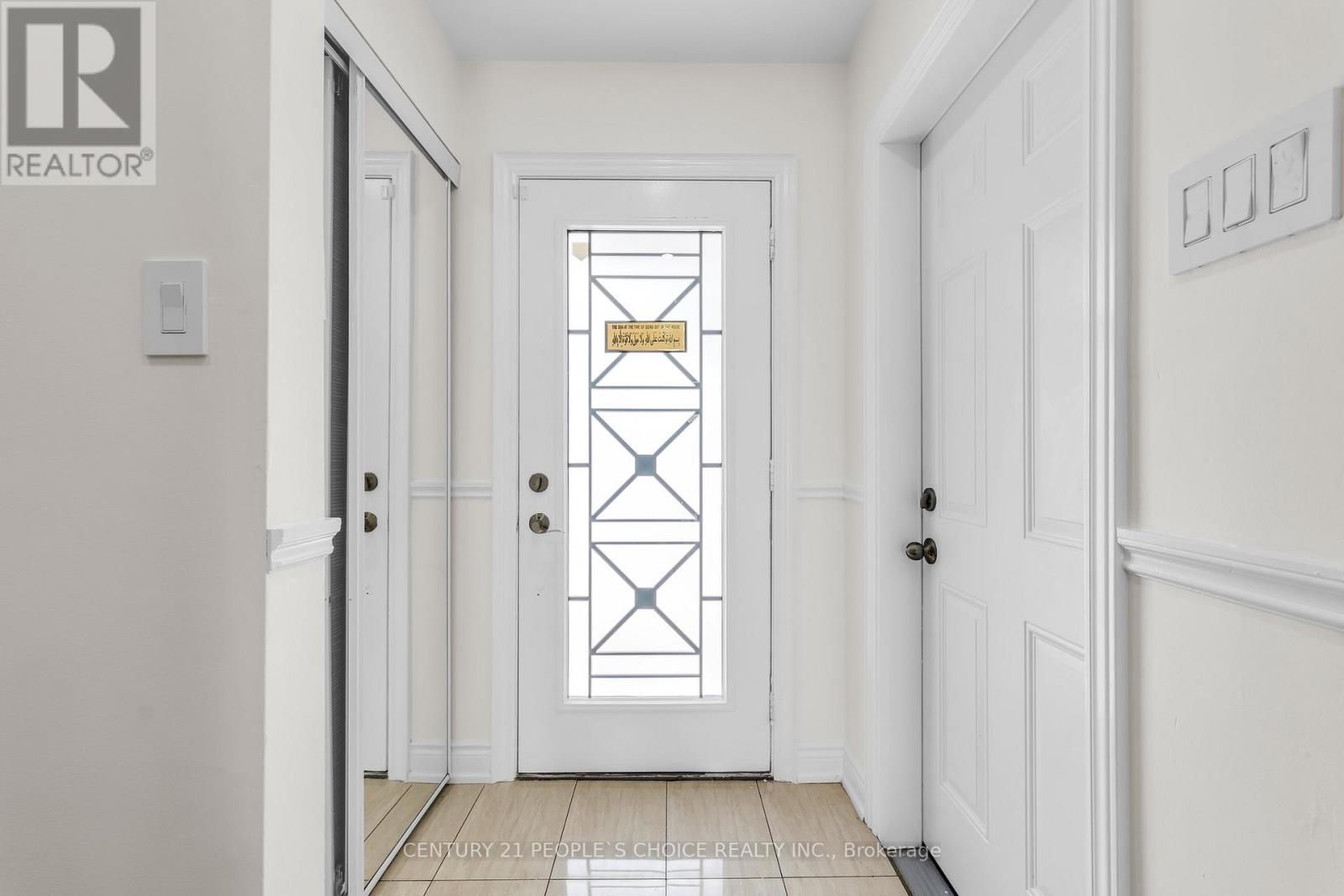 46 Studebaker Trail, Brampton, Ontario  L7A 3A5 - Photo 4 - W12591644