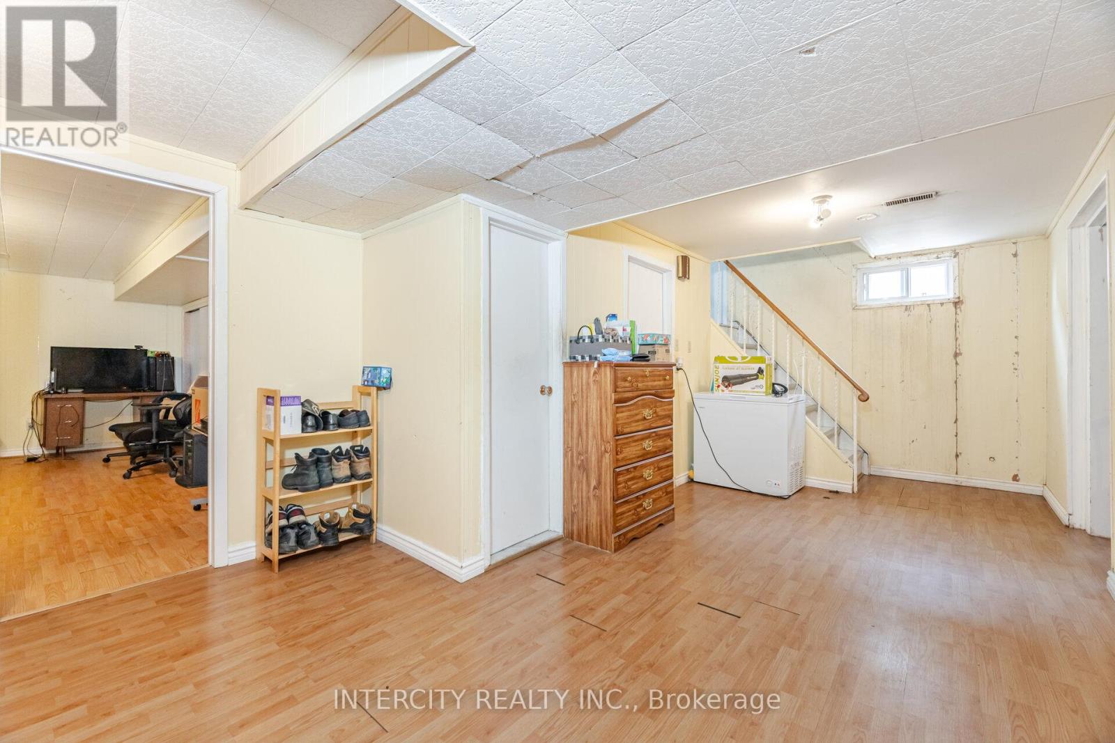 31 Munhall Road, Toronto, Ontario  M6P 1R2 - Photo 35 - W12591586