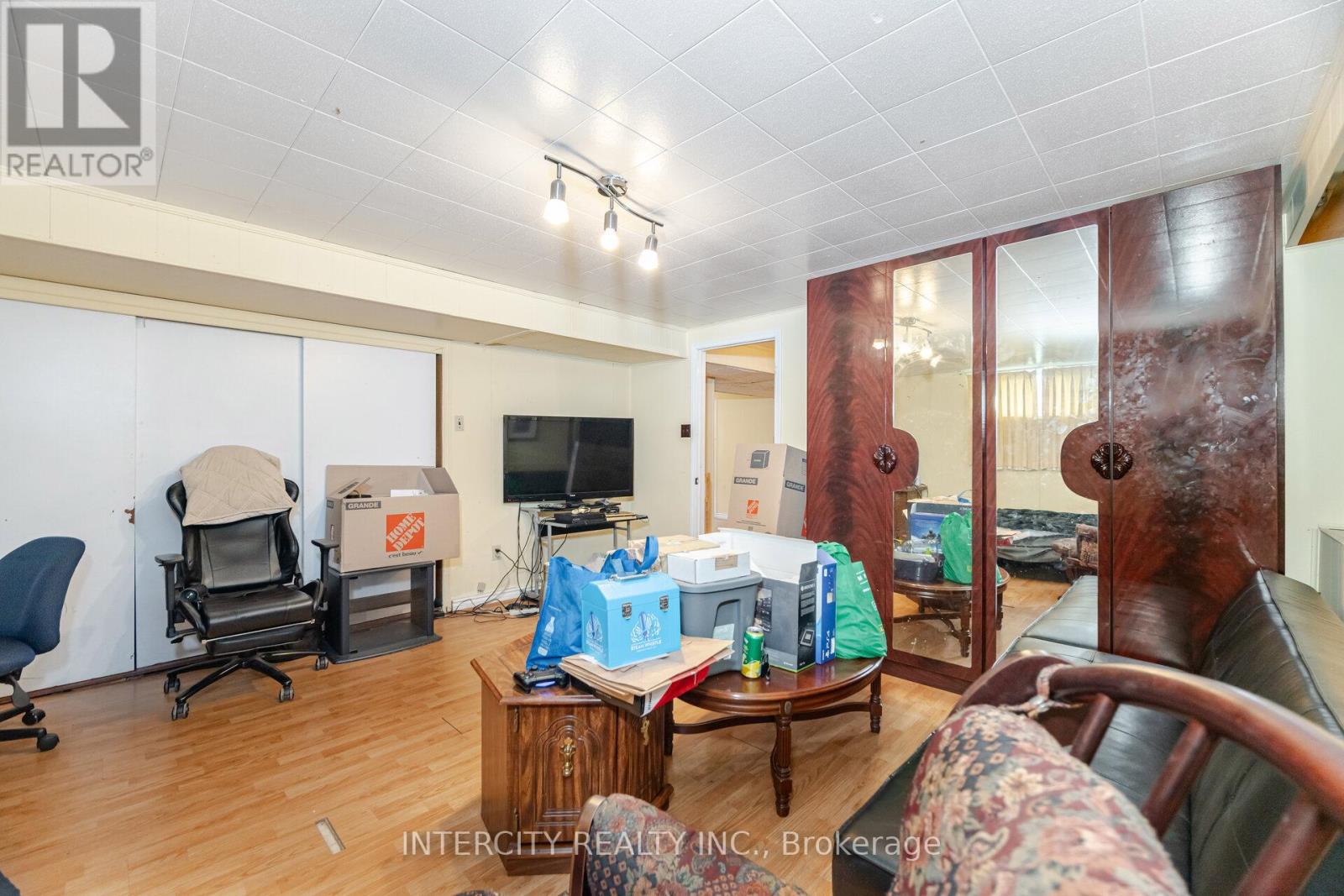 31 Munhall Road, Toronto, Ontario  M6P 1R2 - Photo 38 - W12591586