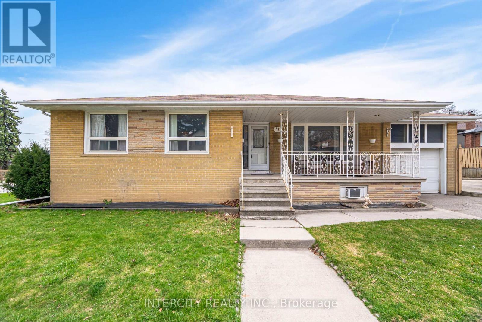 31 MUNHALL ROAD, Toronto, Ontario