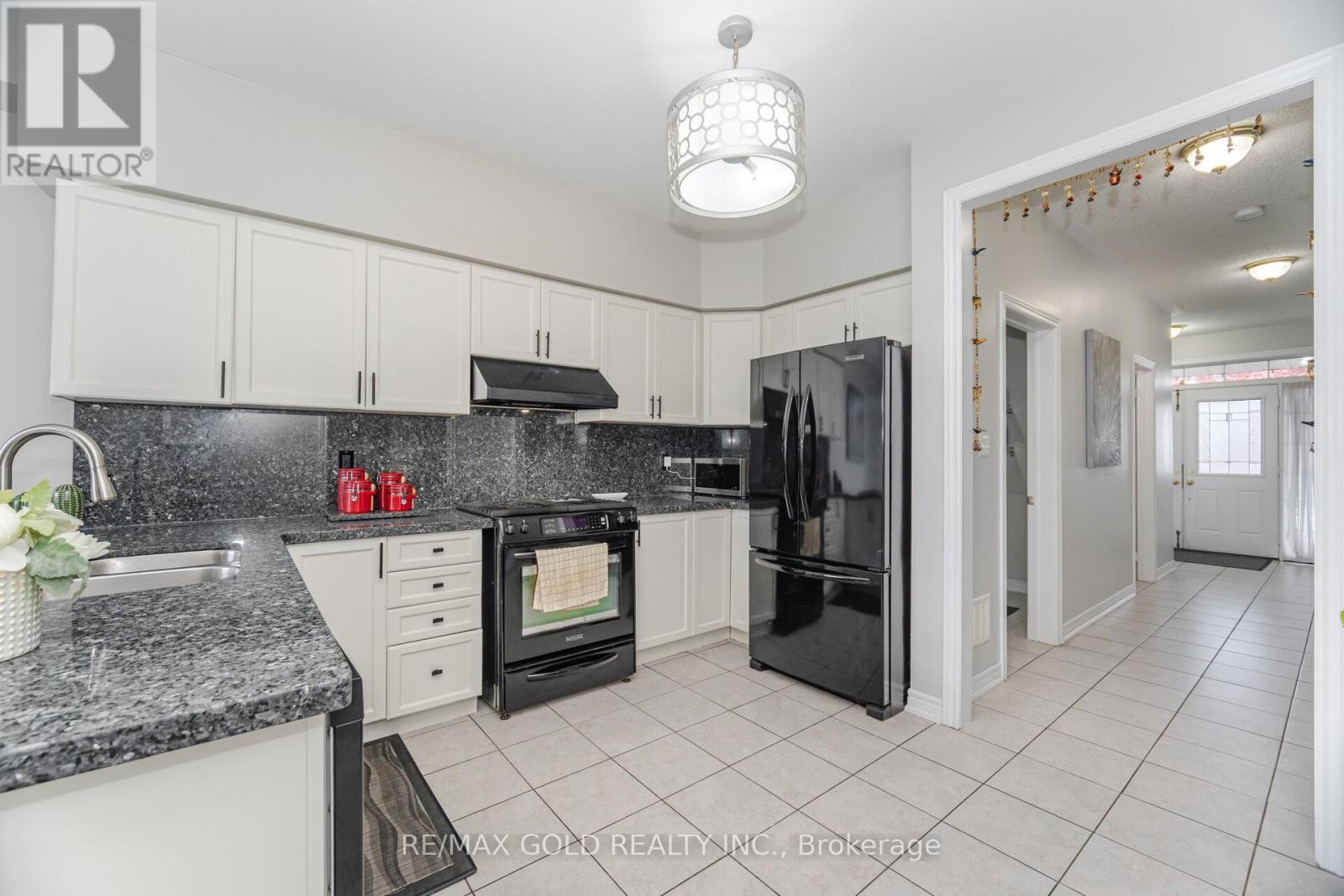 262 Thorndale Road, Brampton, Ontario L6P 3H2 - Photo 2 - W12591566