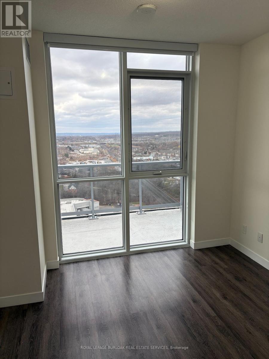 2007 - 2081 Fairview Street, Burlington, Ontario L7R 0E4 - Photo 17 - W12591634