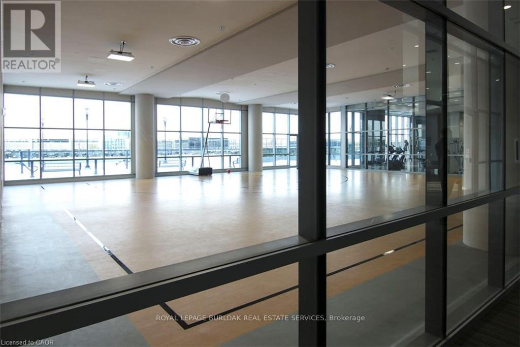 2007 - 2081 Fairview Street, Burlington, Ontario L7R 0E4 - Photo 4 - W12591634