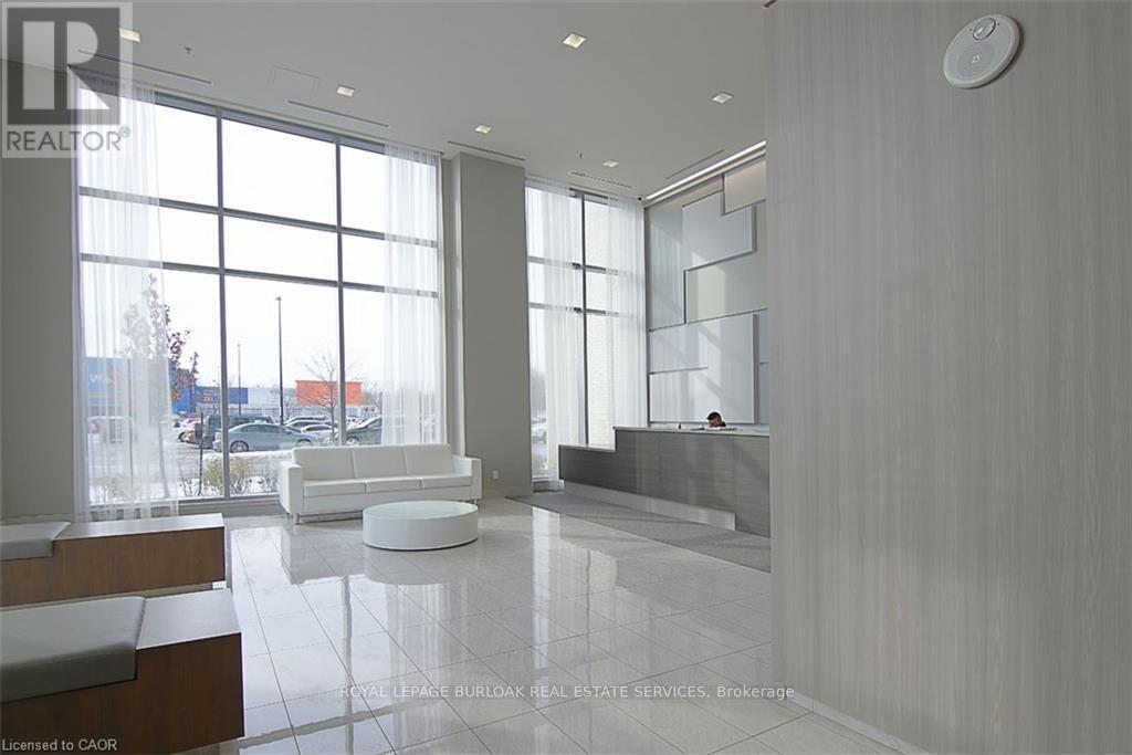 2007 - 2081 Fairview Street, Burlington, Ontario L7R 0E4 - Photo 2 - W12591634