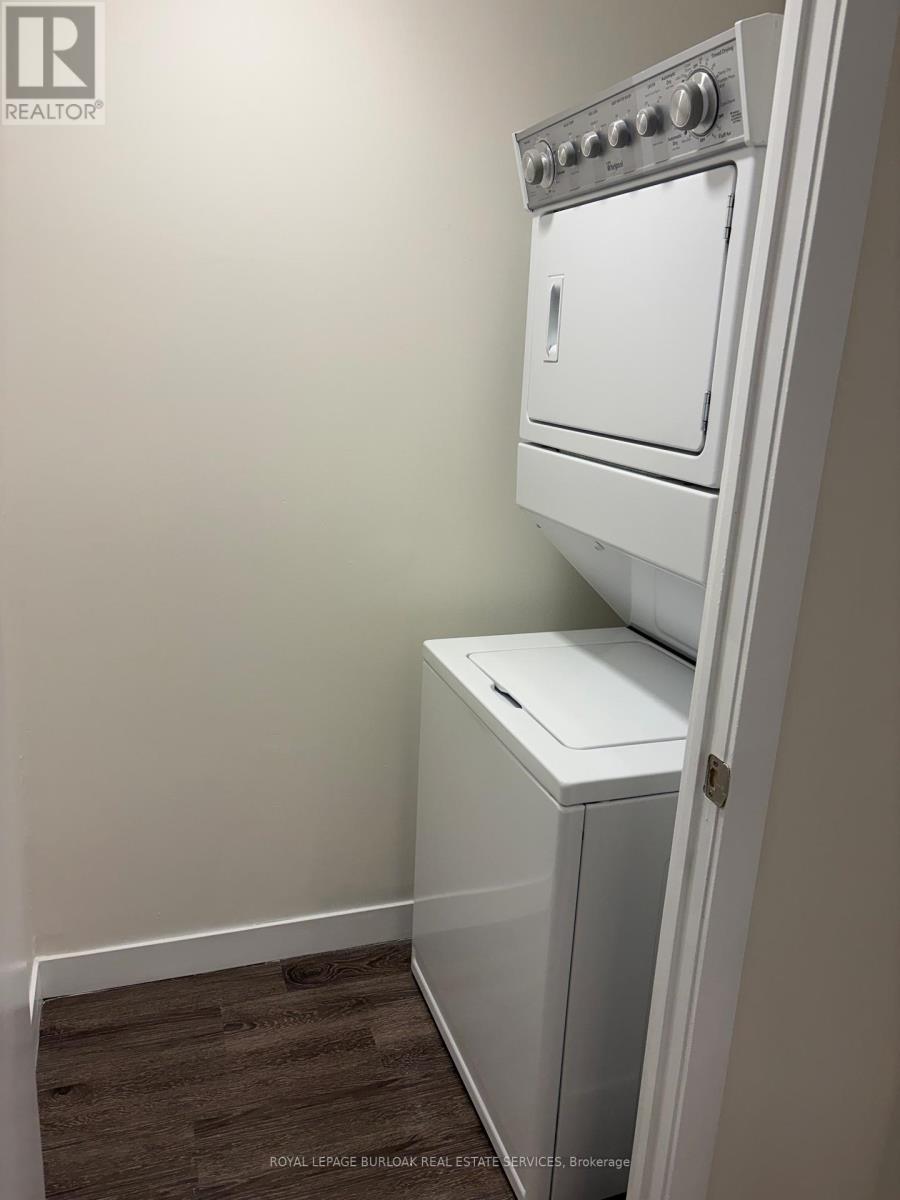 2007 - 2081 Fairview Street, Burlington, Ontario L7R 0E4 - Photo 6 - W12591634