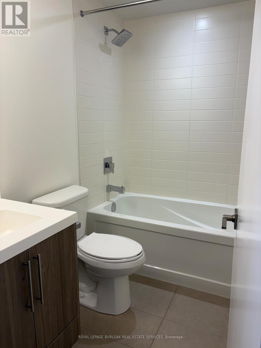 2007 - 2081 Fairview Street, Burlington, Ontario L7R 0E4 - Photo 8 - W12591634