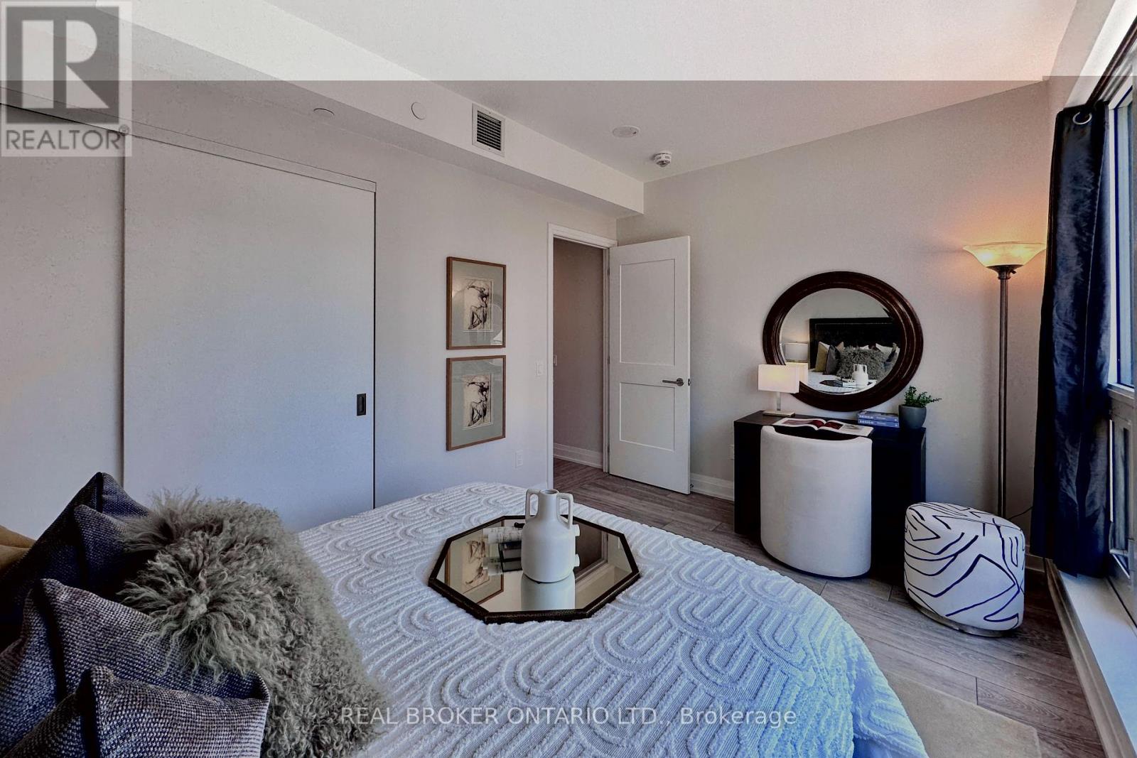 518 - 21 Park Street E, Mississauga, Ontario  L5G 1L7 - Photo 17 - W12591672