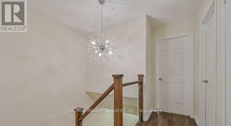 32 Shenstone Avenue, Brampton, Ontario L6Z 2Y8 - Photo 11 - W12591668