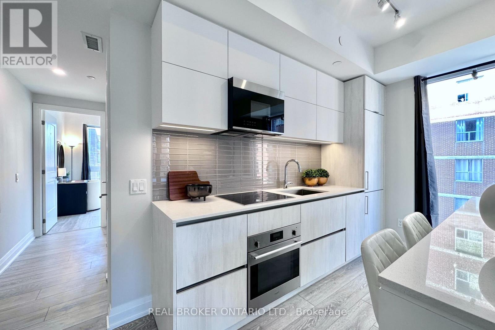 518 - 21 Park Street E, Mississauga, Ontario  L5G 1L7 - Photo 4 - W12591672