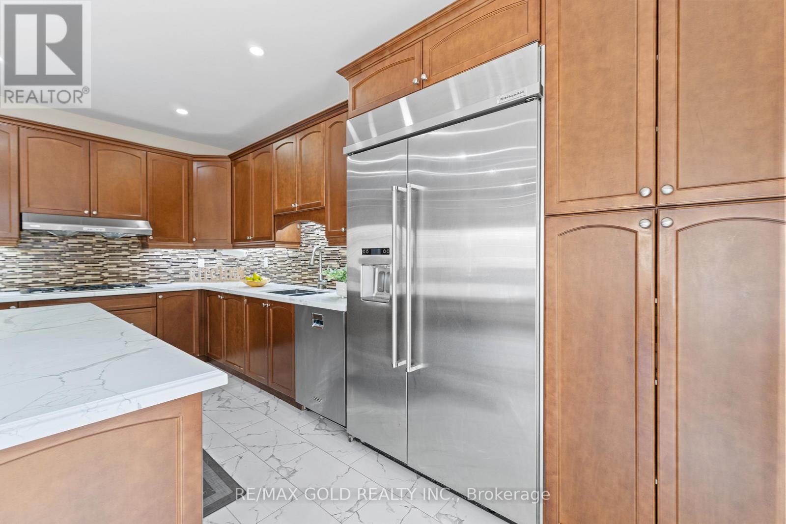 2 Helman Road, Brampton, Ontario L6R 0R4 - Photo 12 - W12591710