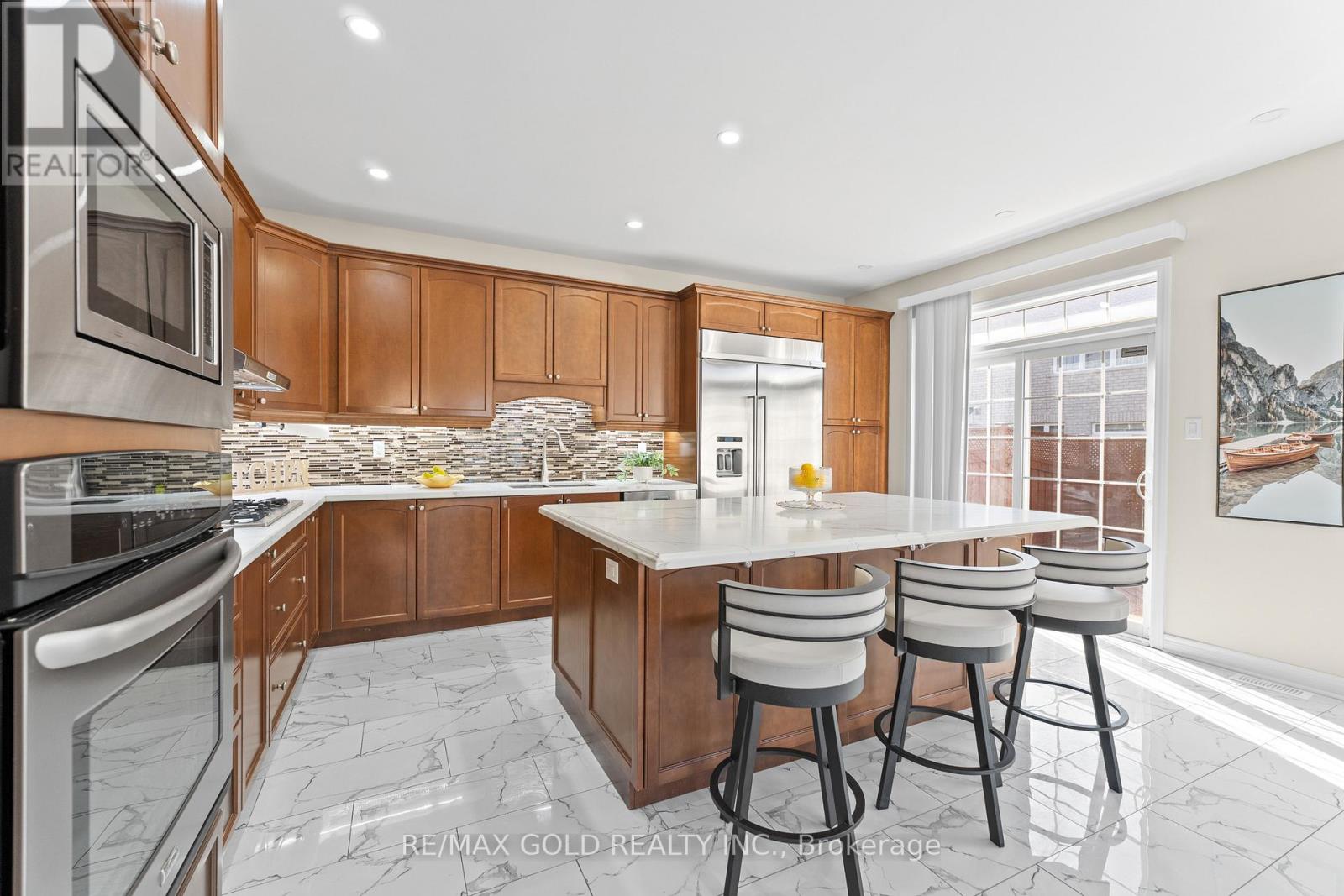 2 Helman Road, Brampton, Ontario L6R 0R4 - Photo 13 - W12591710