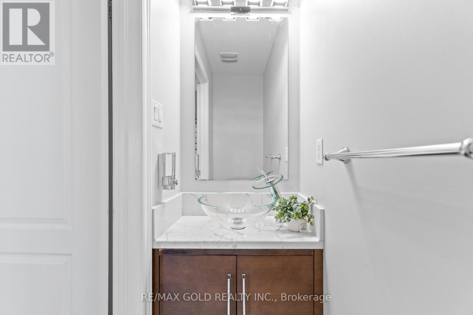 2 Helman Road, Brampton, Ontario L6R 0R4 - Photo 18 - W12591710