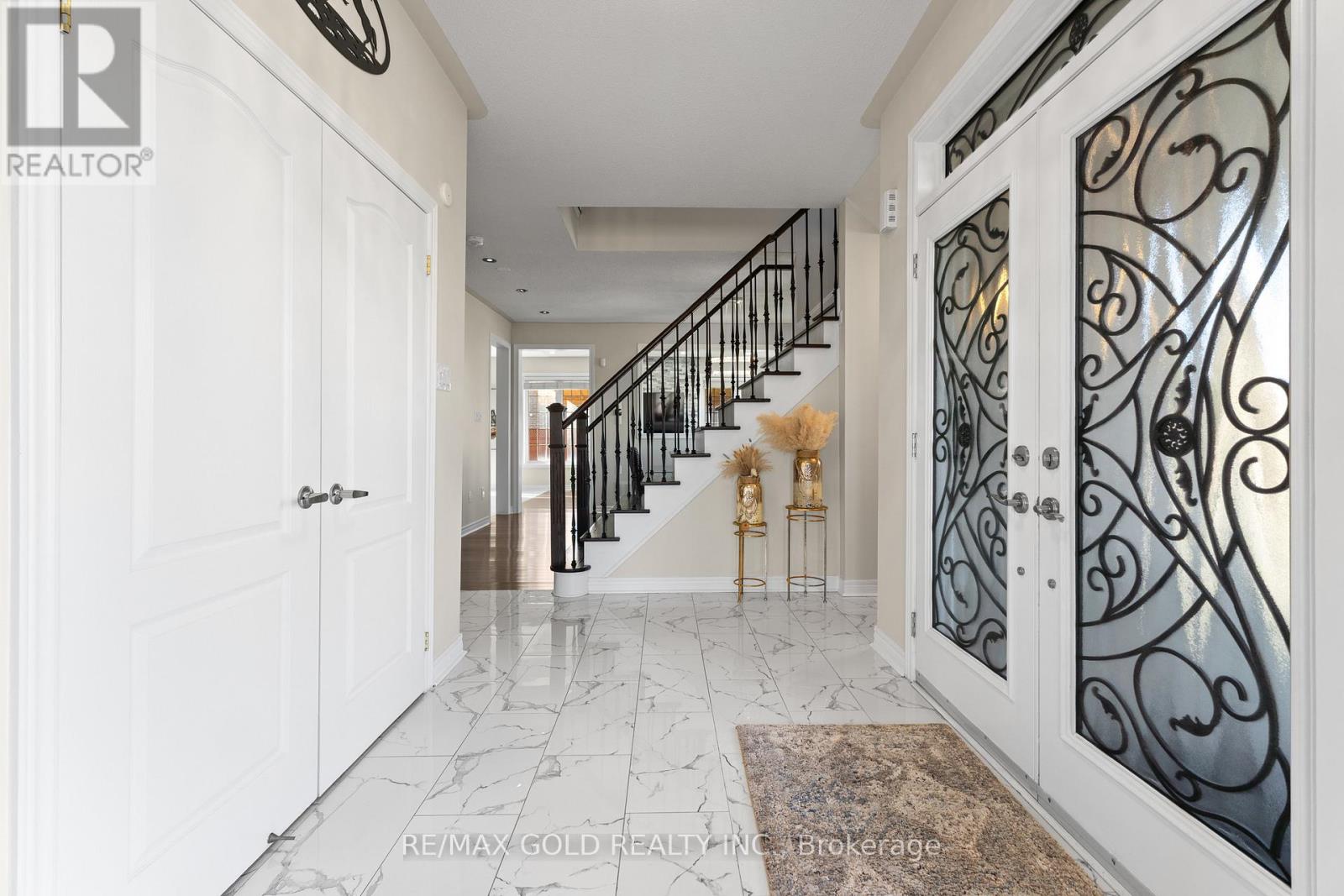 2 Helman Road, Brampton, Ontario L6R 0R4 - Photo 8 - W12591710