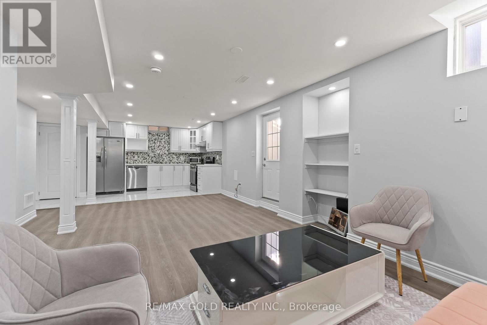 2 Helman Road, Brampton, Ontario L6R 0R4 - Photo 44 - W12591710