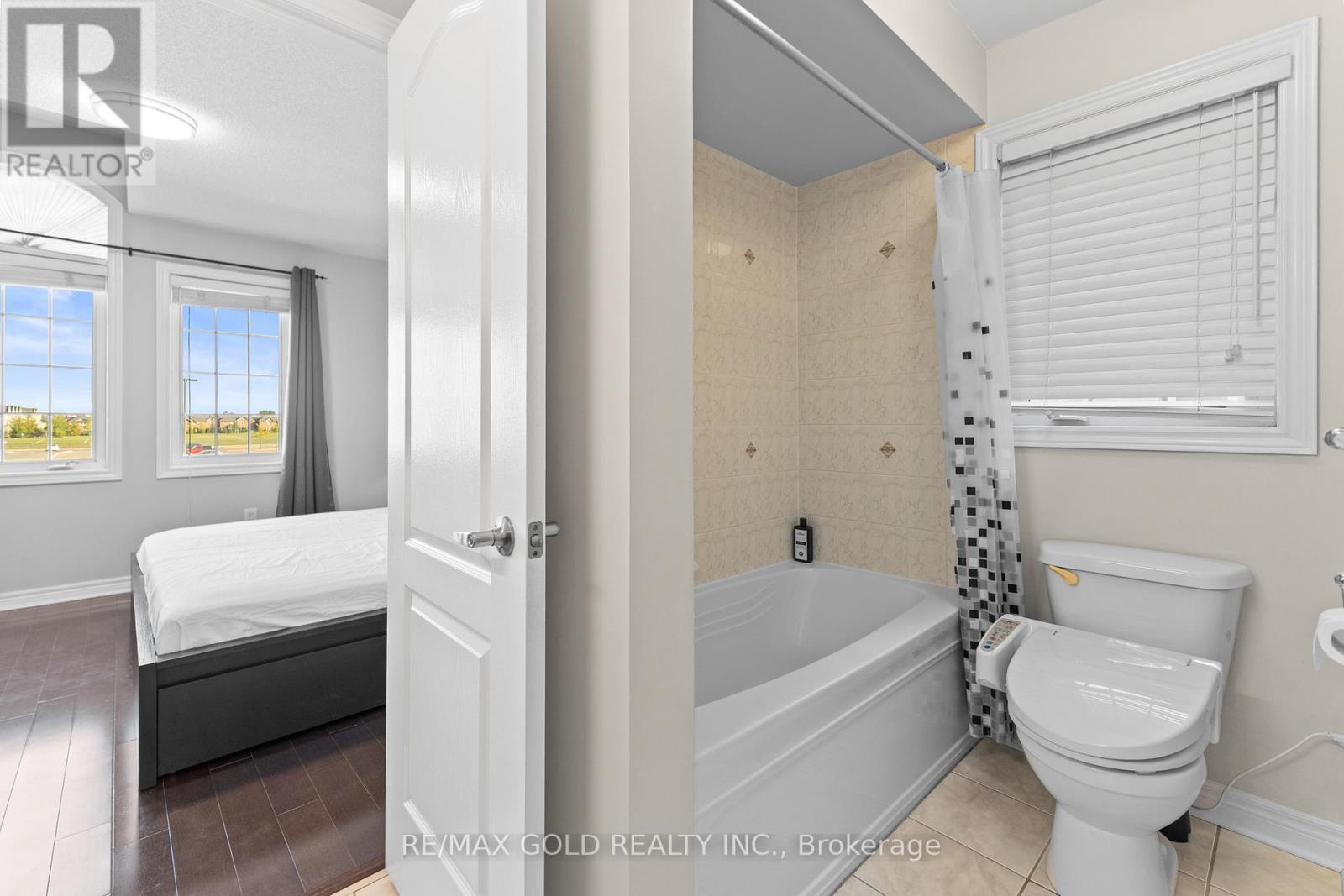 2 Helman Road, Brampton, Ontario L6R 0R4 - Photo 36 - W12591710