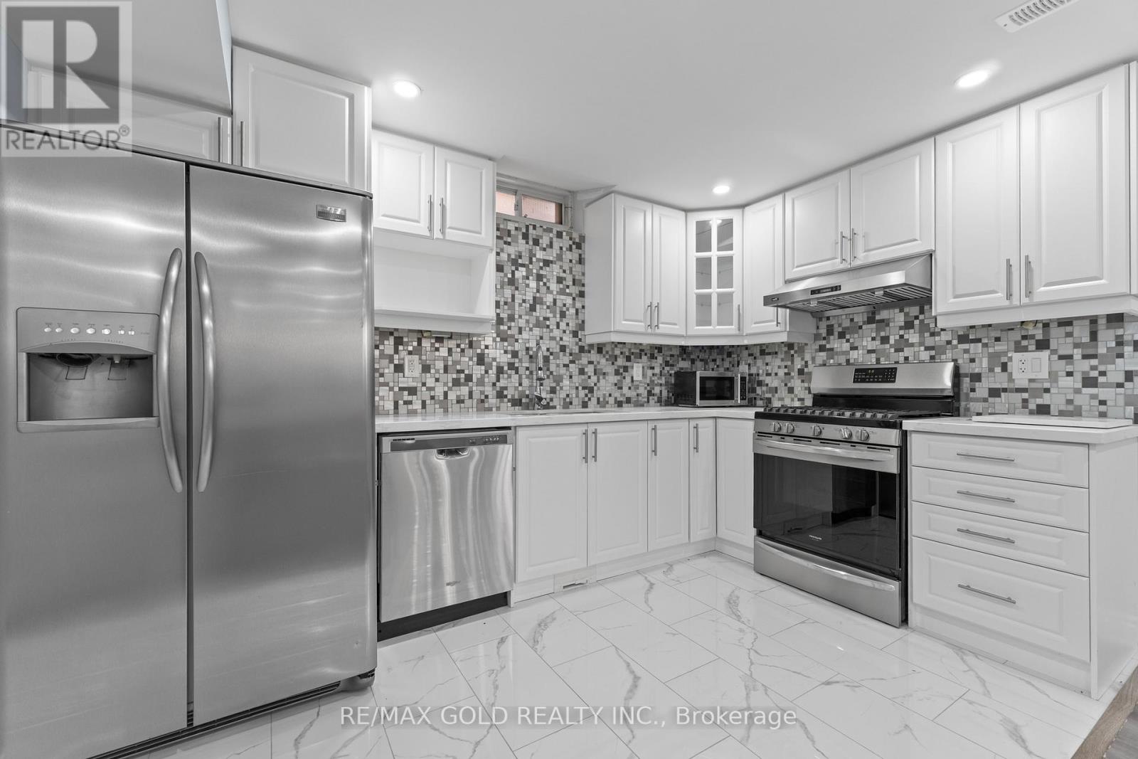 2 Helman Road, Brampton, Ontario L6R 0R4 - Photo 45 - W12591710