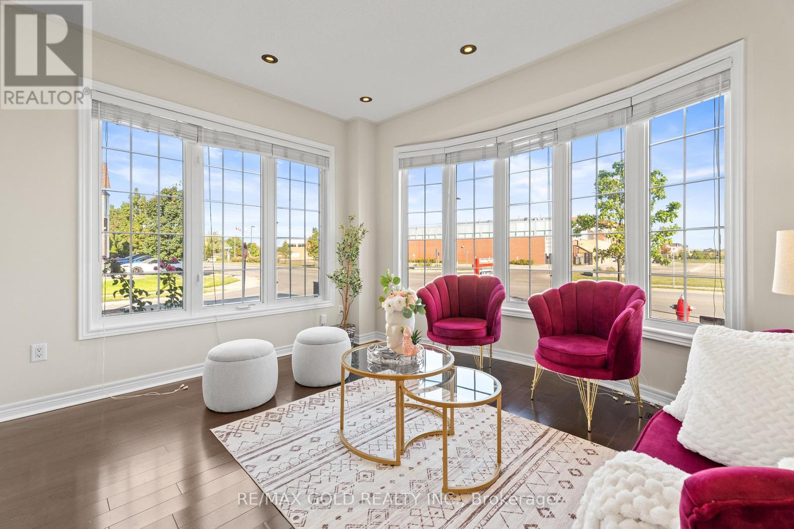 2 Helman Road, Brampton, Ontario L6R 0R4 - Photo 7 - W12591710