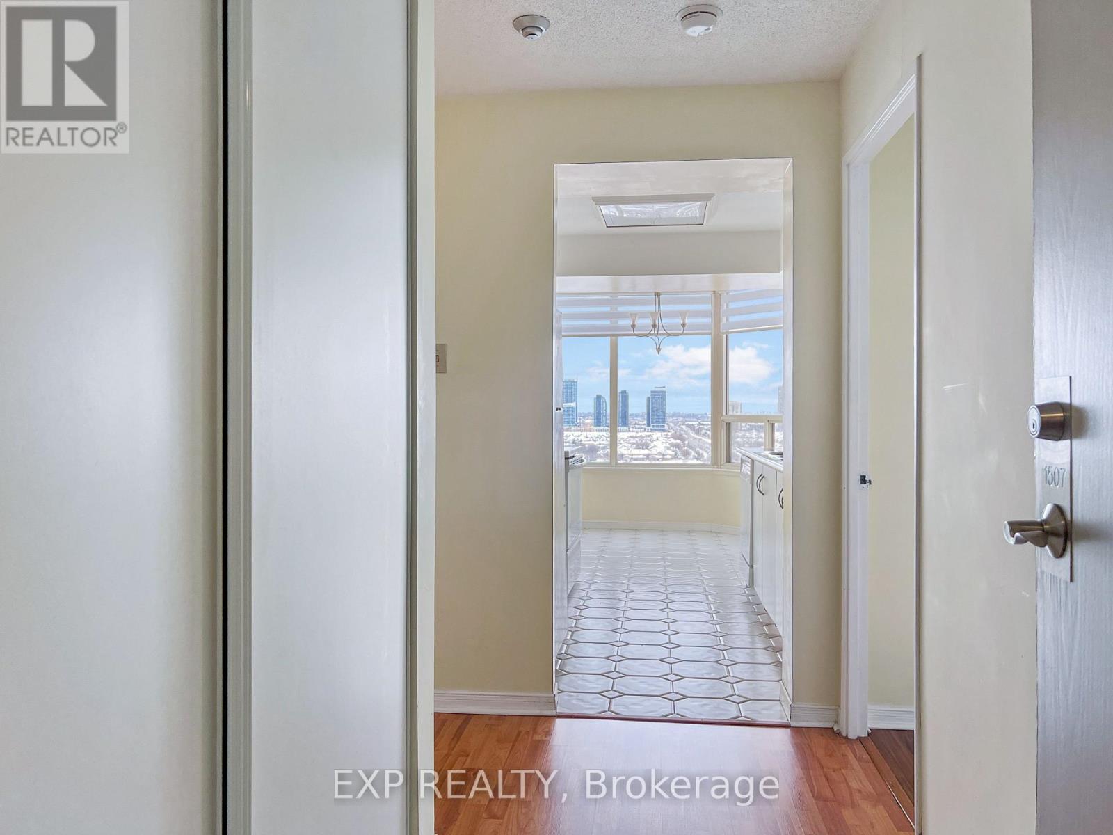 1507 - 700 Constellation Drive, Mississauga, Ontario  L5R 3G8 - Photo 8 - W12591728