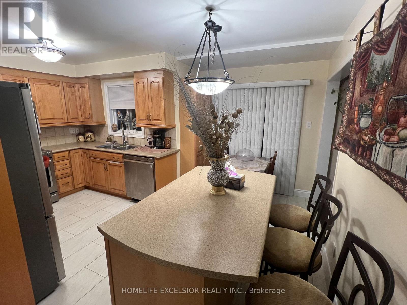 3408 Water Lily Court, Mississauga, Ontario  L5N 6B5 - Photo 10 - W12591750