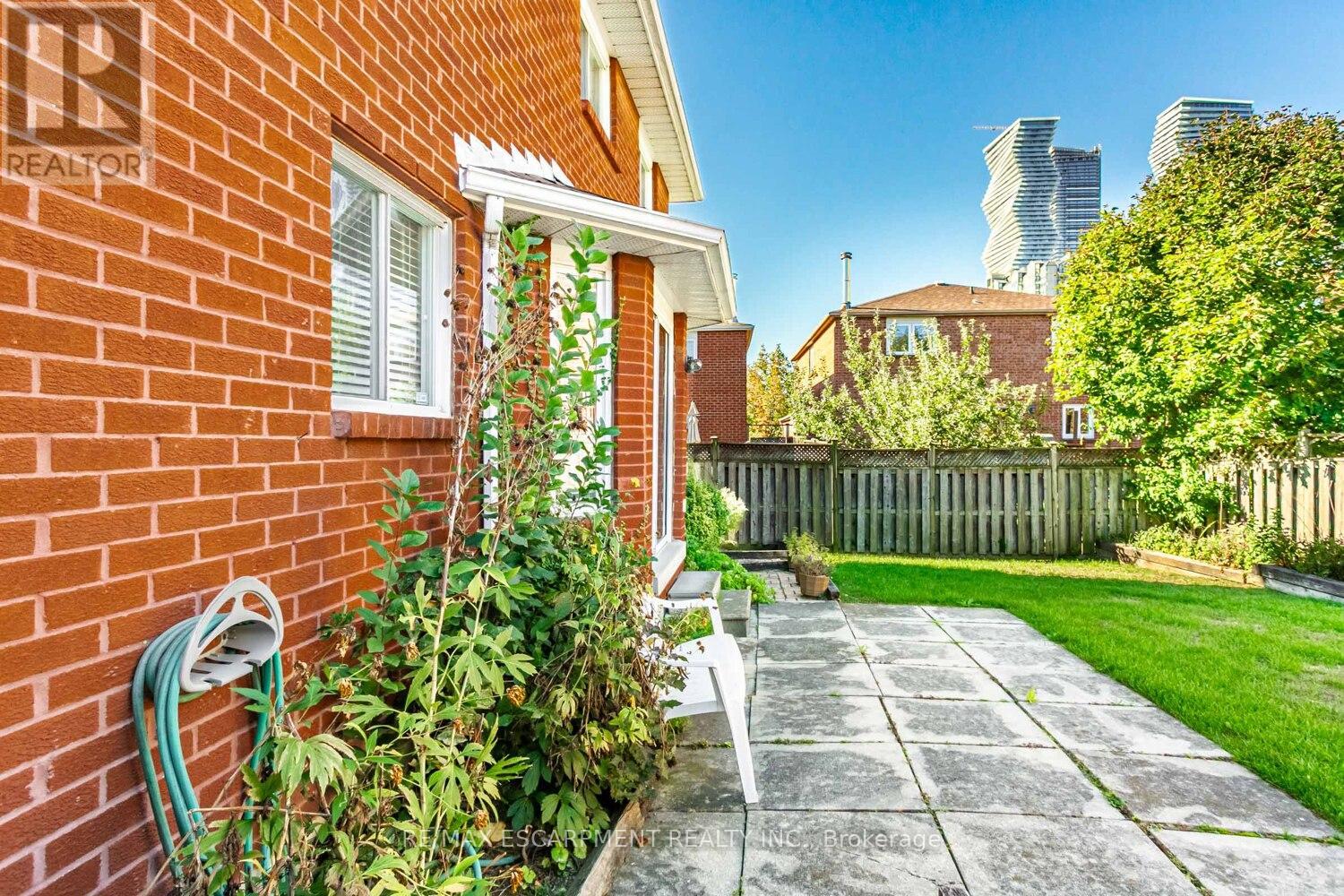 267 Macedonia Crescent, Mississauga, Ontario  L5B 3R9 - Photo 35 - W12591746