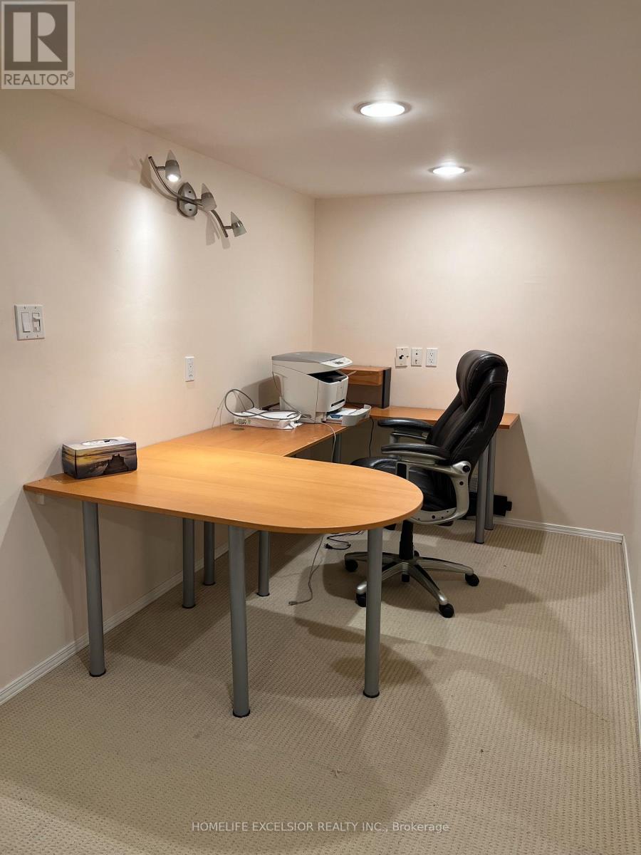 3408 Water Lily Court, Mississauga, Ontario  L5N 6B5 - Photo 21 - W12591750