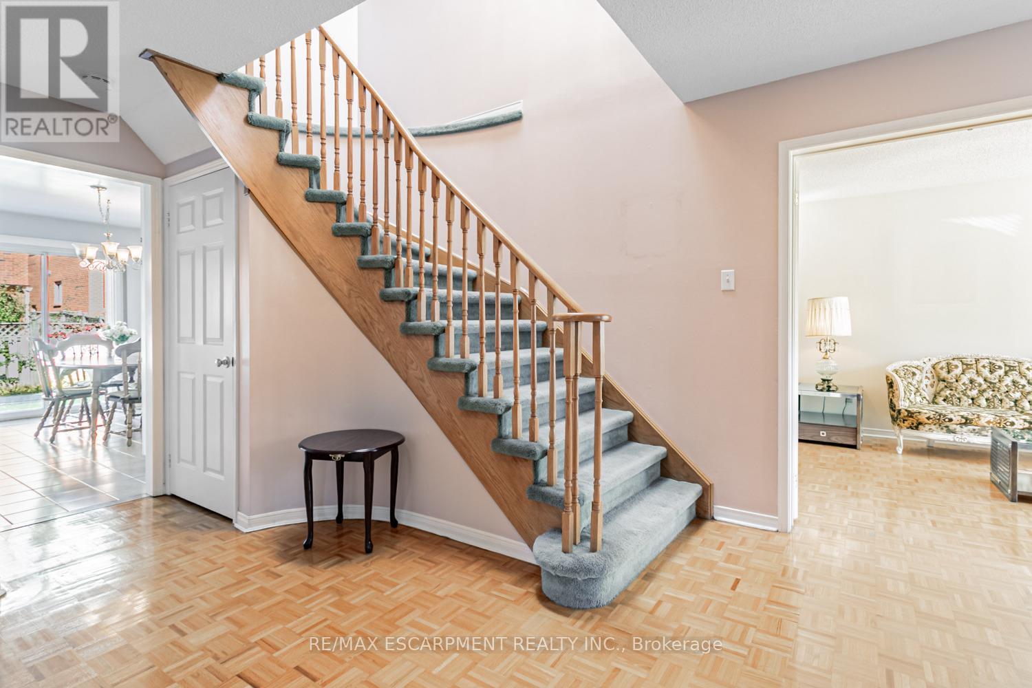 267 Macedonia Crescent, Mississauga, Ontario  L5B 3R9 - Photo 10 - W12591746