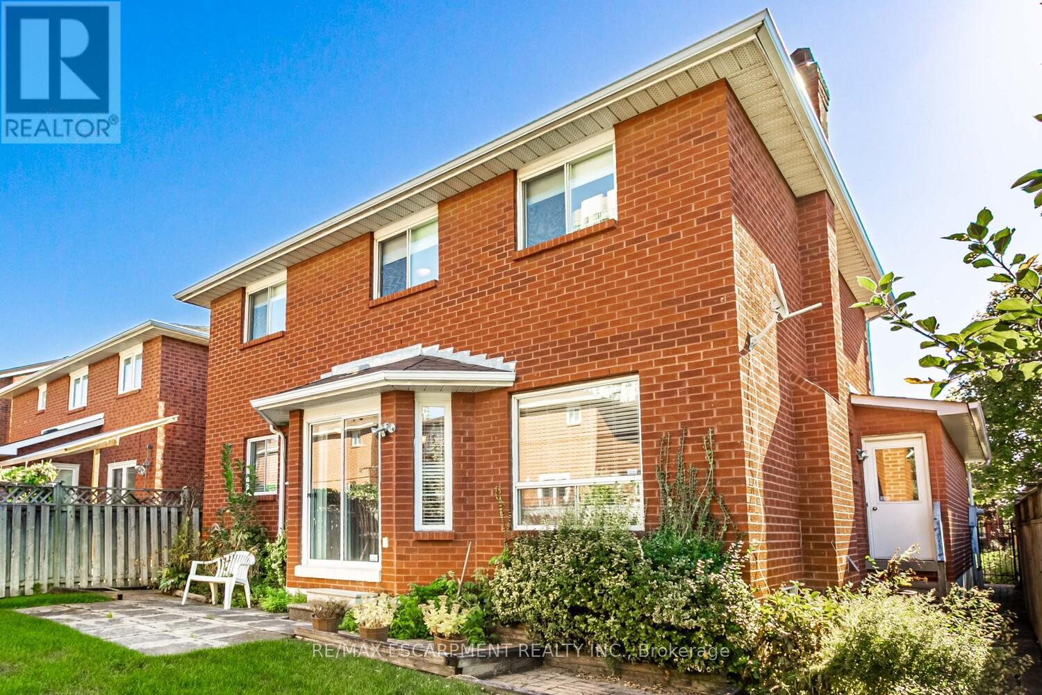 267 Macedonia Crescent, Mississauga, Ontario  L5B 3R9 - Photo 36 - W12591746