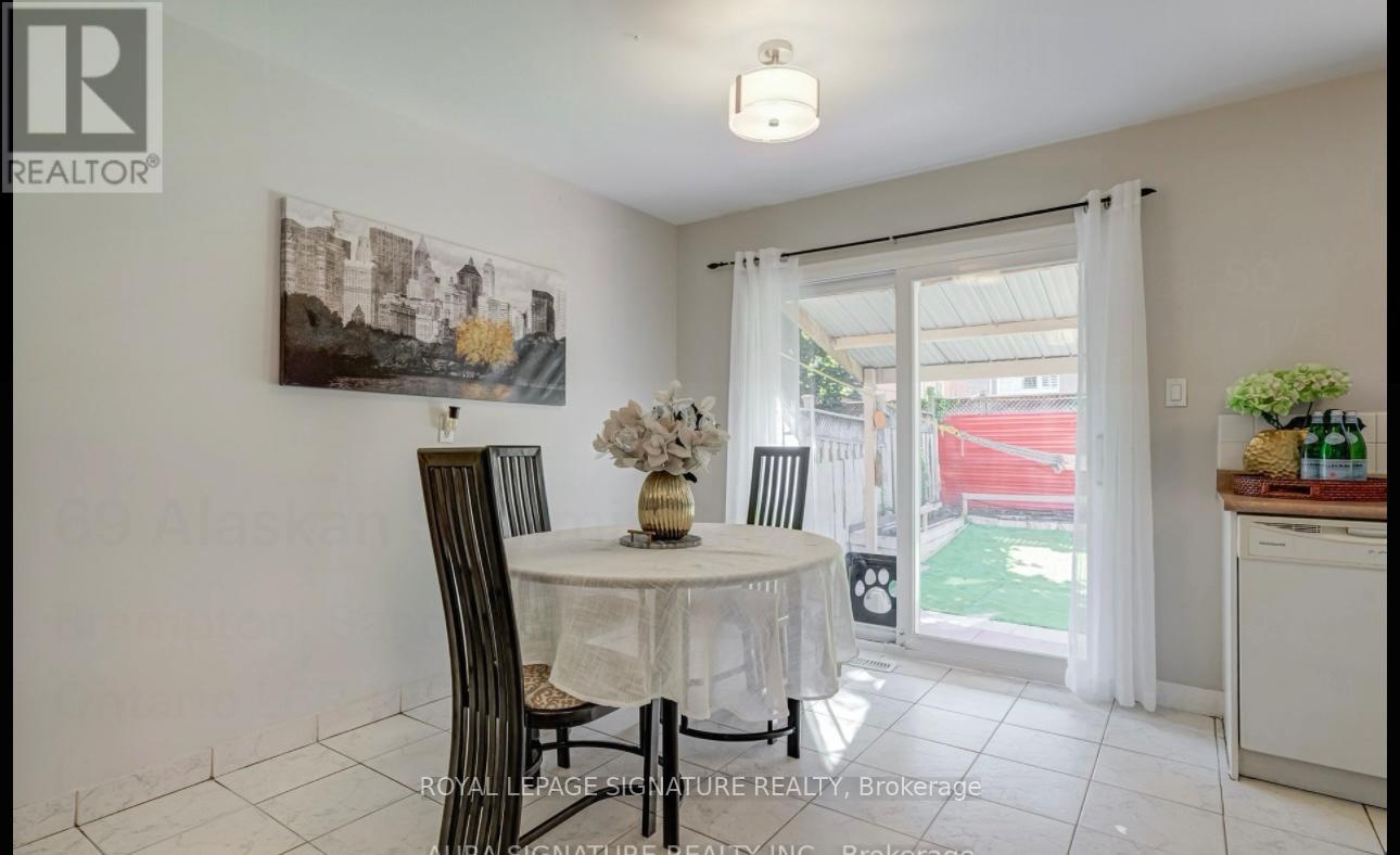 69 Alaskan Summit Court, Brampton, Ontario L6R 1N9 - Photo 8 - W12591832