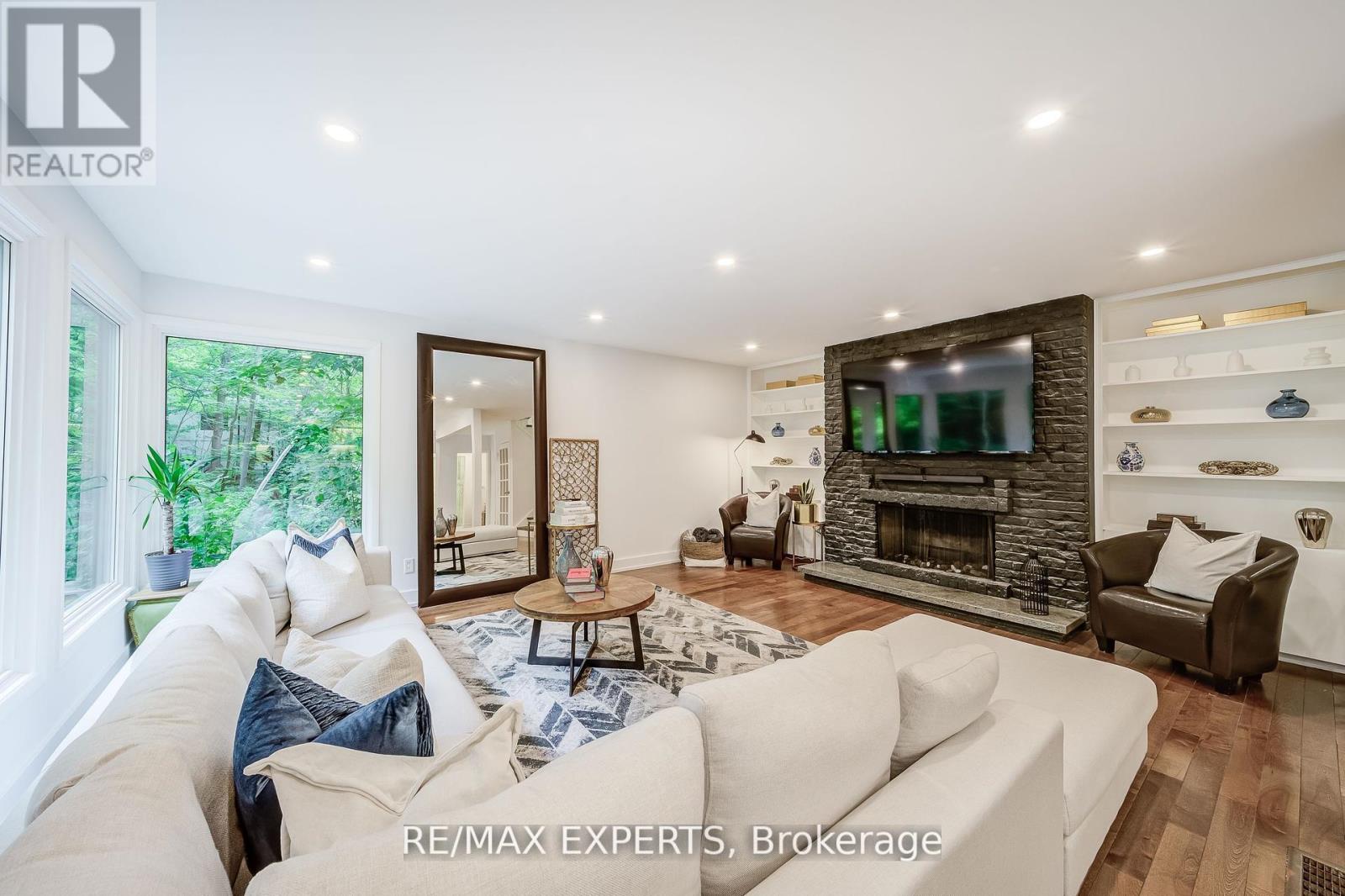 1135 Greenoaks Drive, Mississauga, Ontario  L5J 3A1 - Photo 11 - W12591828