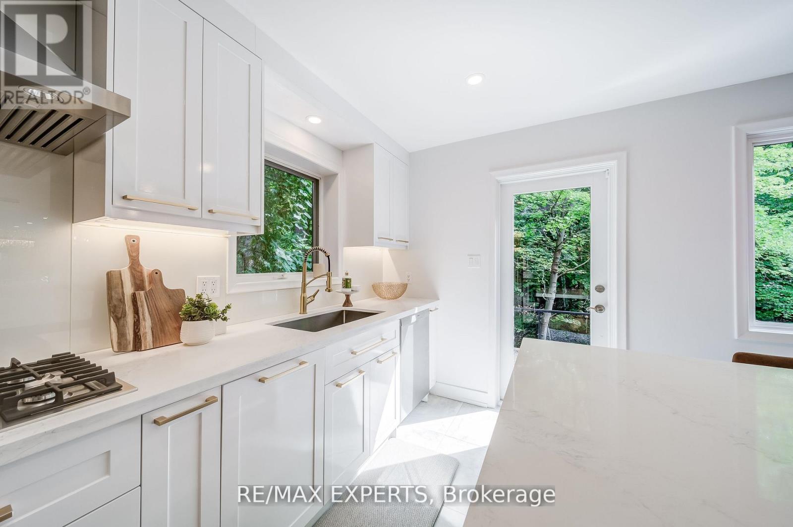 1135 Greenoaks Drive, Mississauga, Ontario  L5J 3A1 - Photo 20 - W12591828