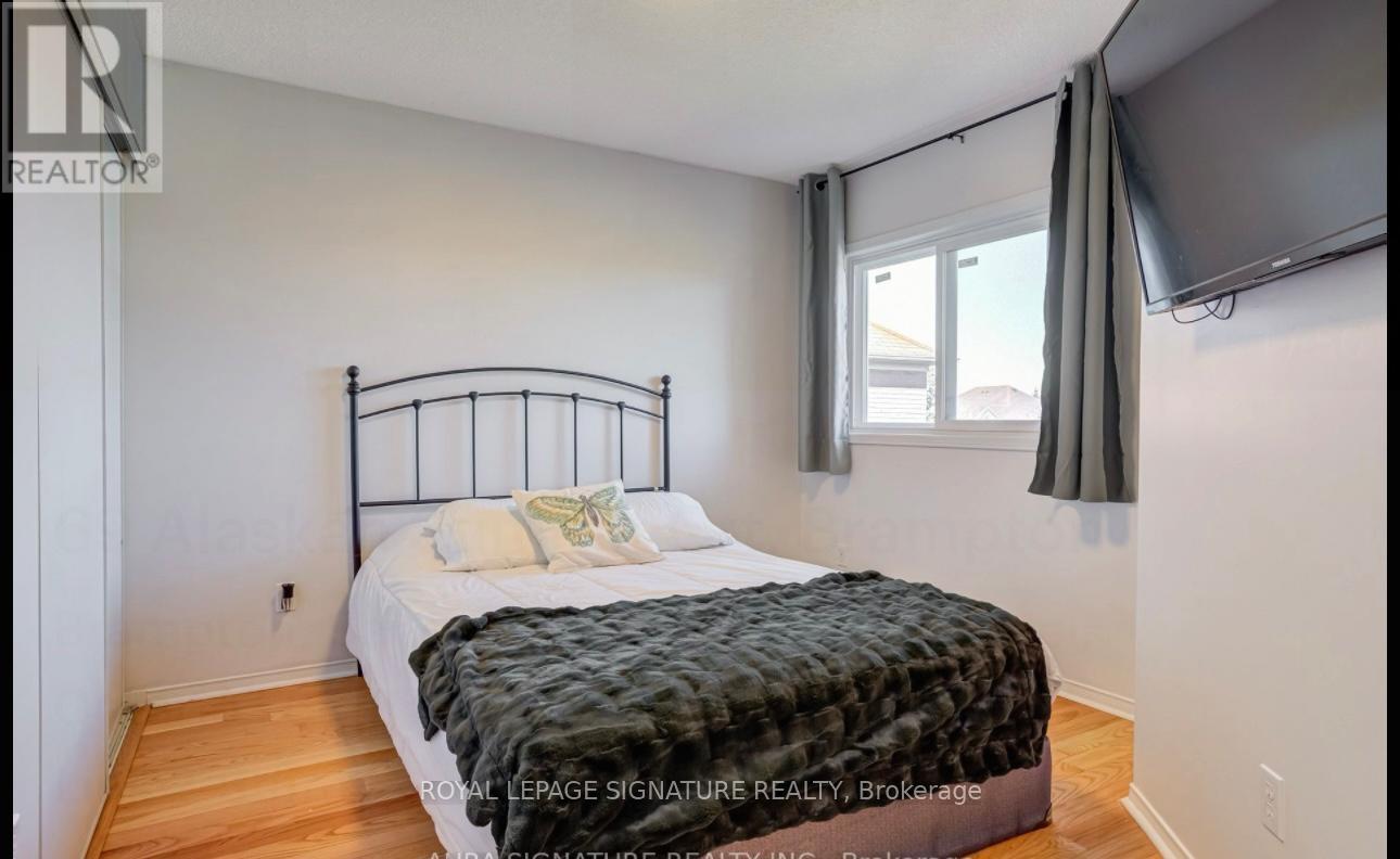 69 Alaskan Summit Court, Brampton, Ontario L6R 1N9 - Photo 17 - W12591832