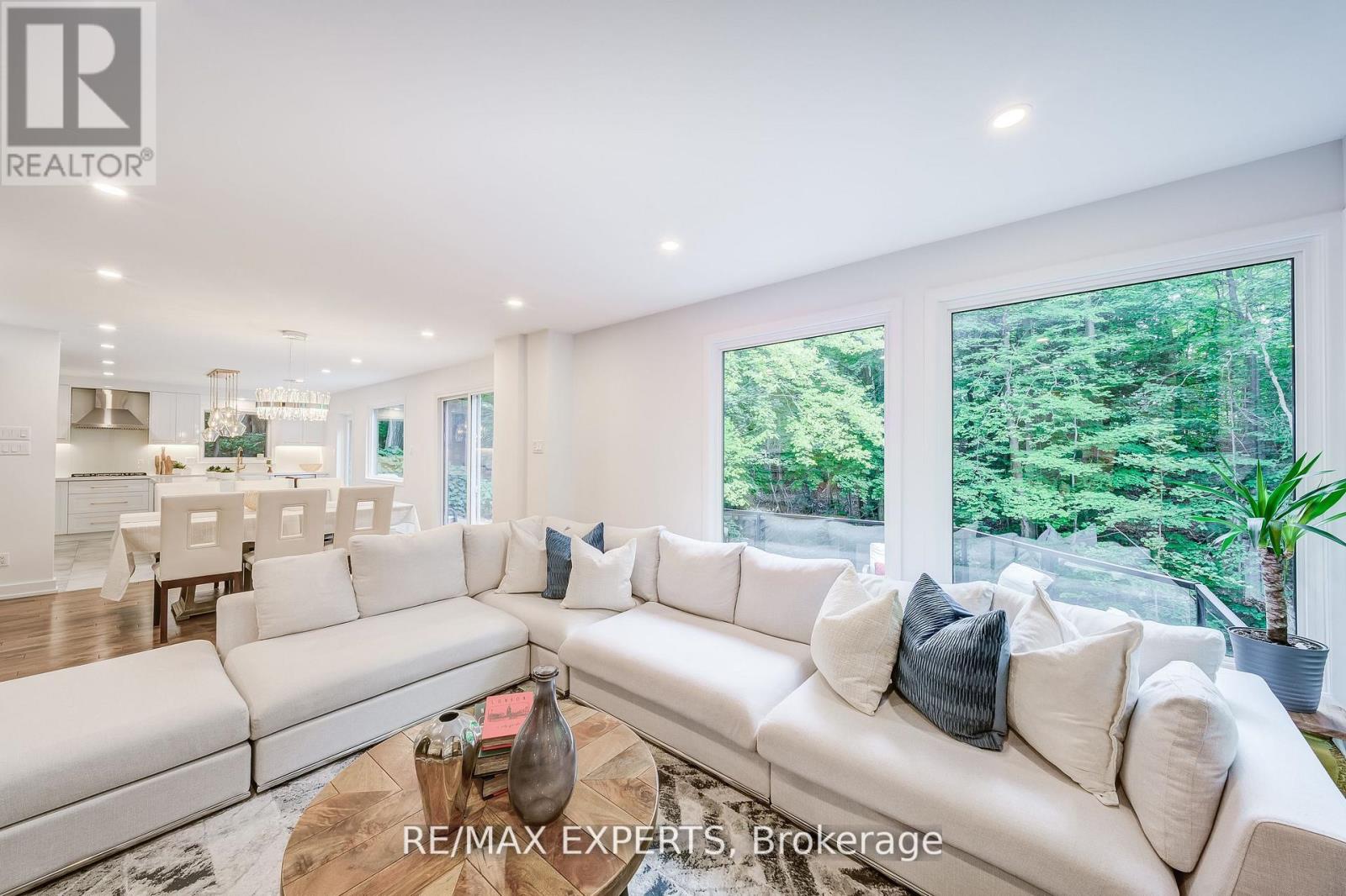 1135 Greenoaks Drive, Mississauga, Ontario  L5J 3A1 - Photo 10 - W12591828