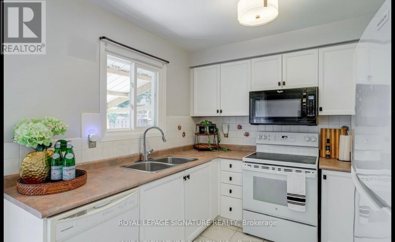 69 Alaskan Summit Court, Brampton, Ontario L6R 1N9 - Photo 10 - W12591832