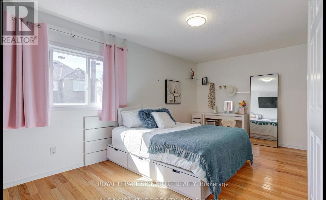 69 Alaskan Summit Court, Brampton, Ontario L6R 1N9 - Photo 14 - W12591832