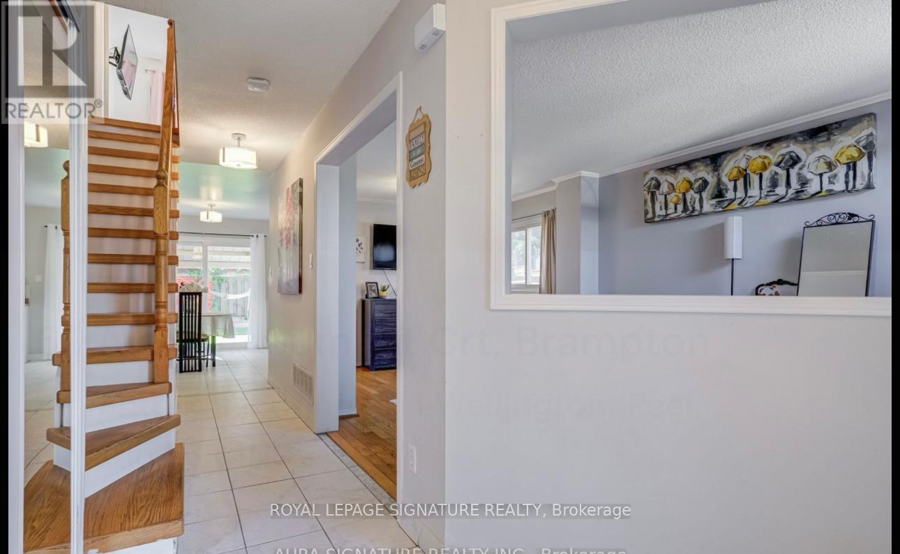 69 Alaskan Summit Court, Brampton, Ontario L6R 1N9 - Photo 5 - W12591832