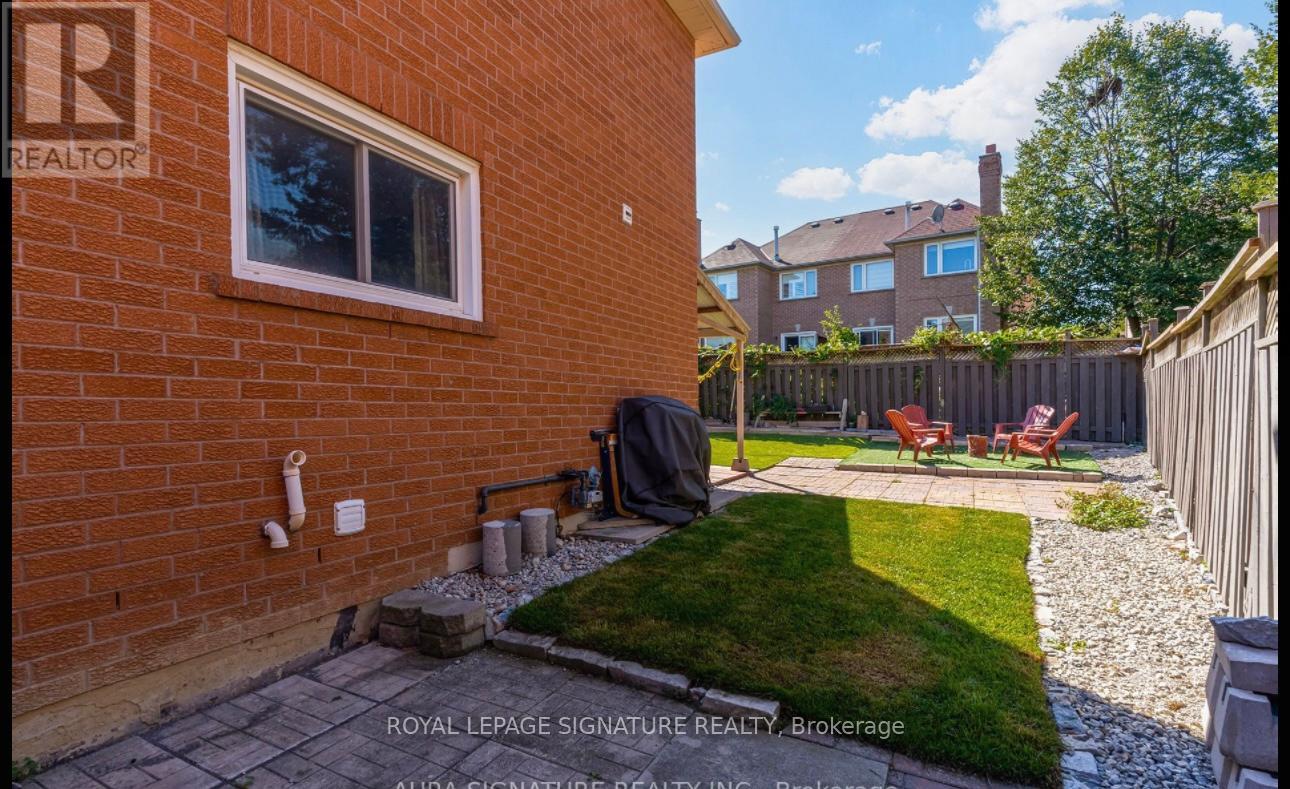 69 Alaskan Summit Court, Brampton, Ontario L6R 1N9 - Photo 23 - W12591832