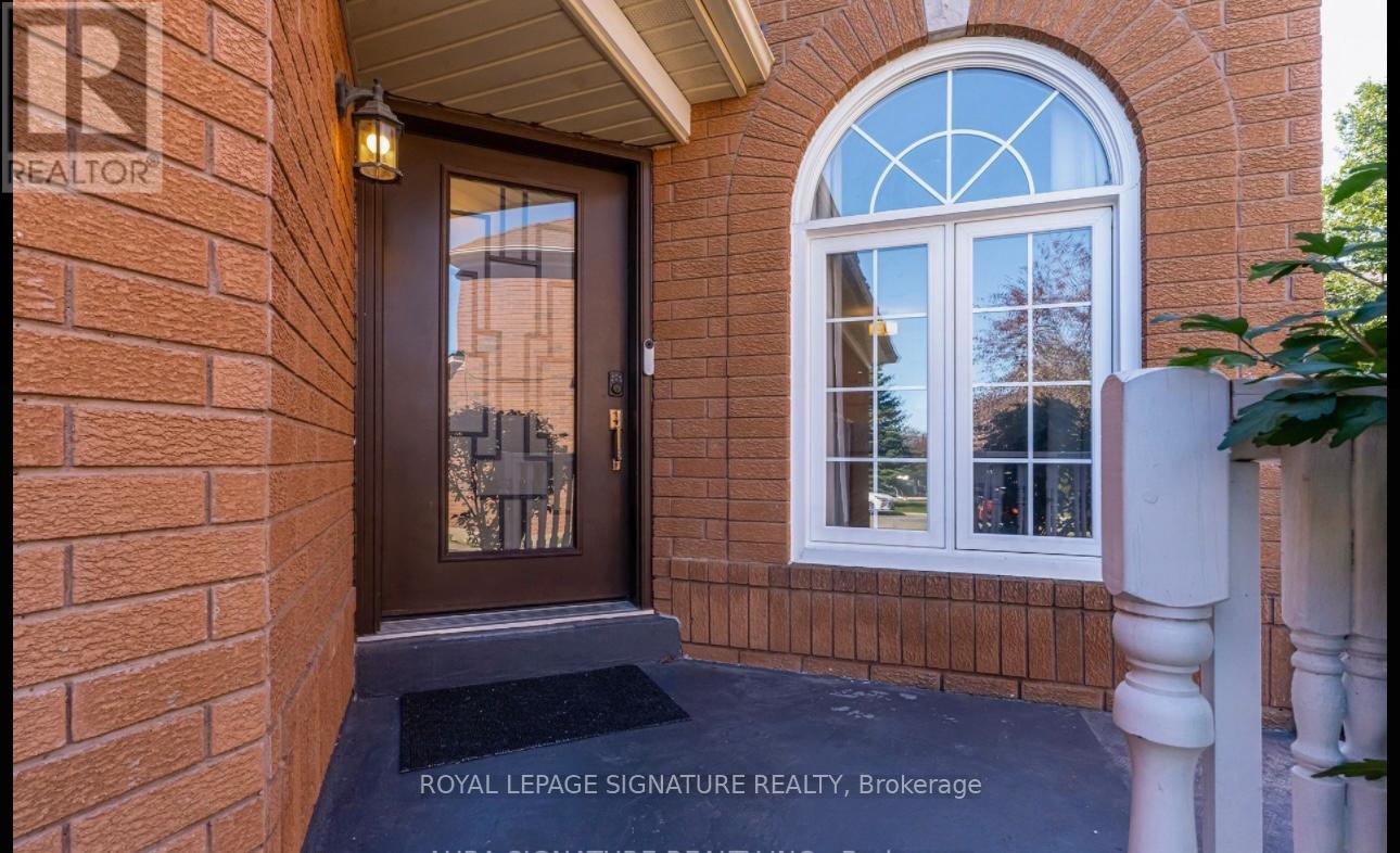 69 Alaskan Summit Court, Brampton, Ontario L6R 1N9 - Photo 3 - W12591832