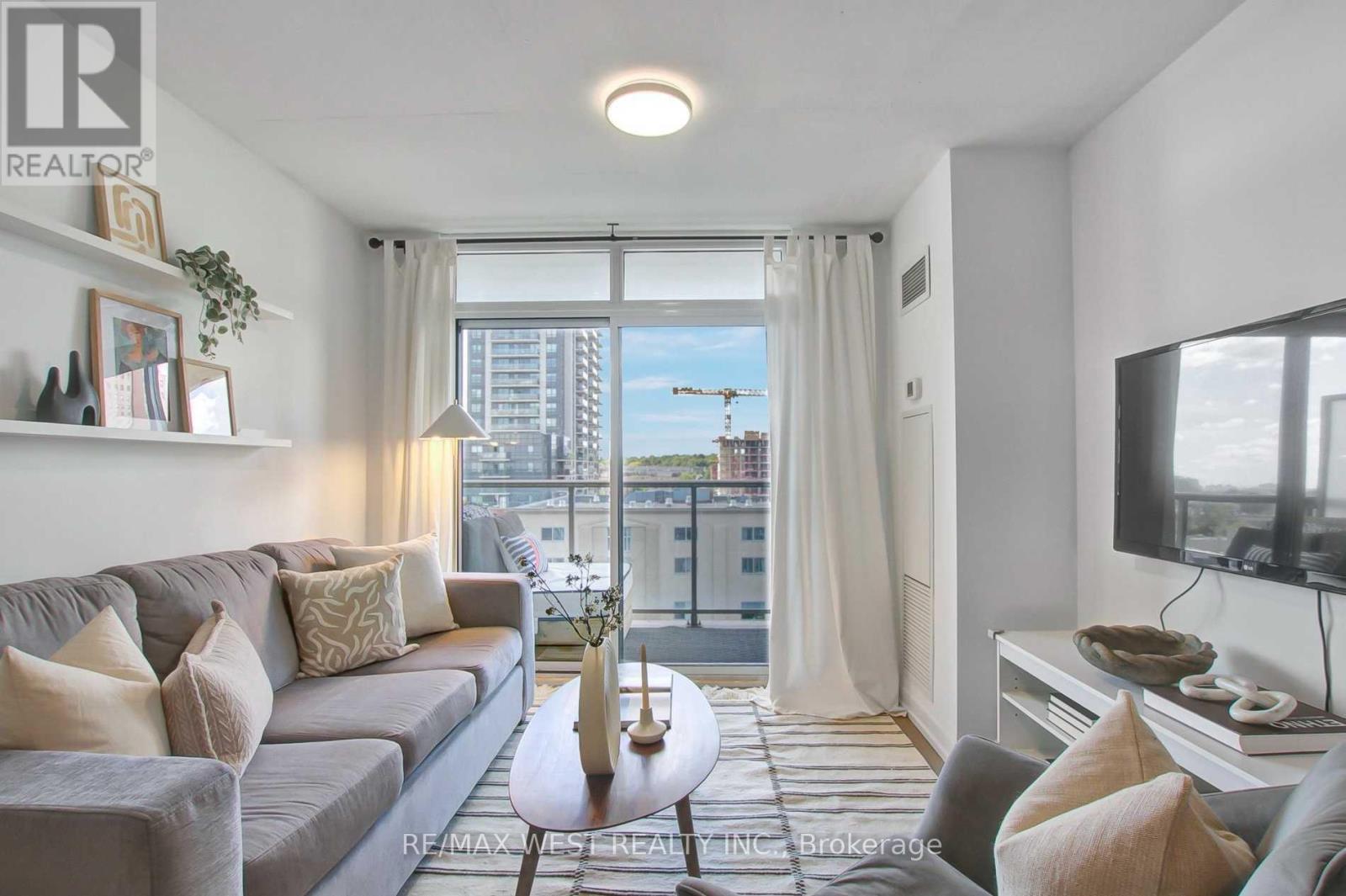 704 - 816 Lansdowne Avenue, Toronto, Ontario  M6H 4K6 - Photo 7 - W12591898