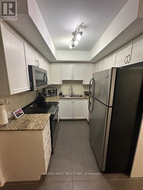 704 - 816 Lansdowne Avenue, Toronto, Ontario  M6H 4K6 - Photo 3 - W12591898