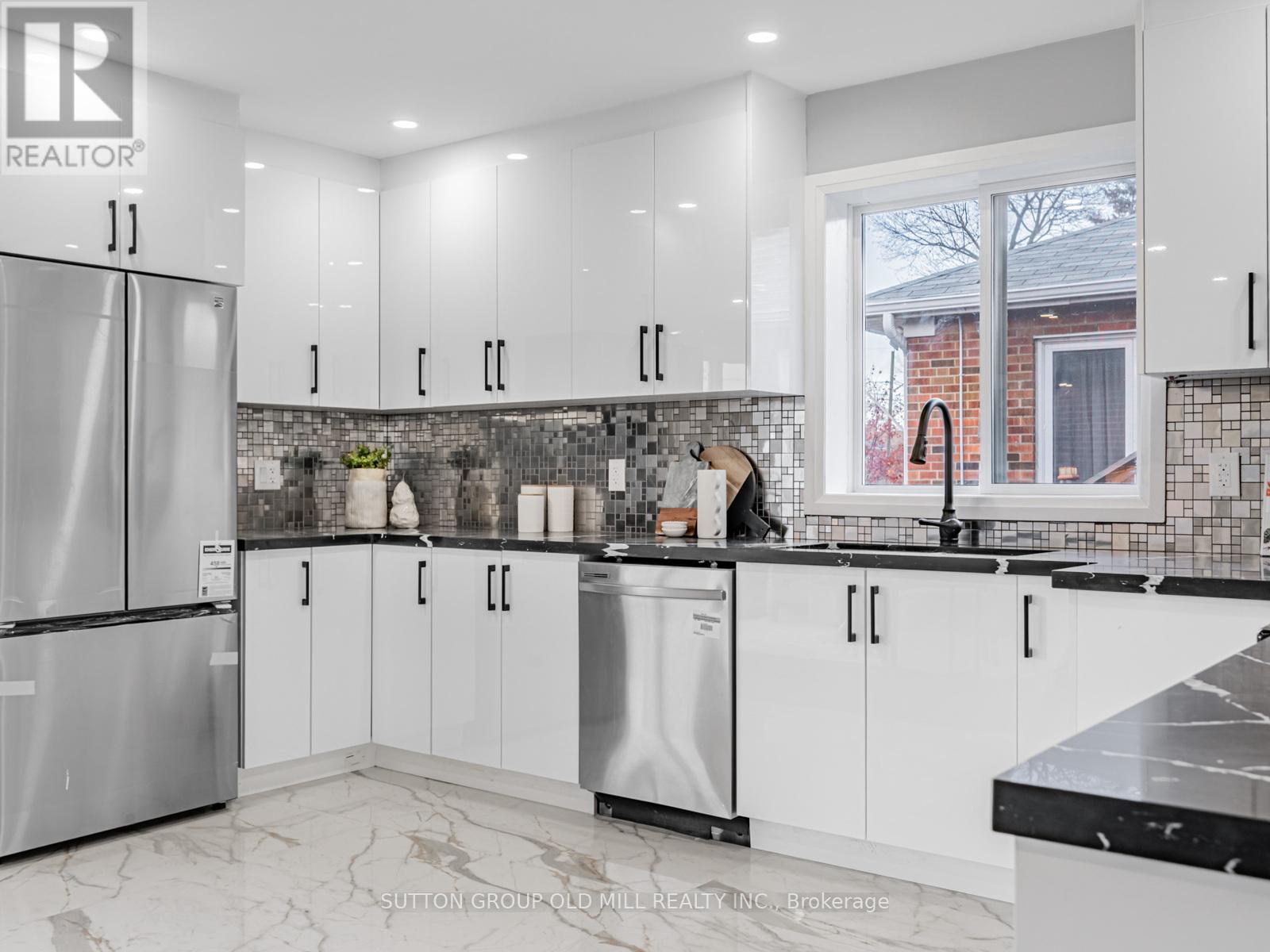 7 Heatherglen Road, Toronto, Ontario M9W 4P9 - Photo 11 - W12591924